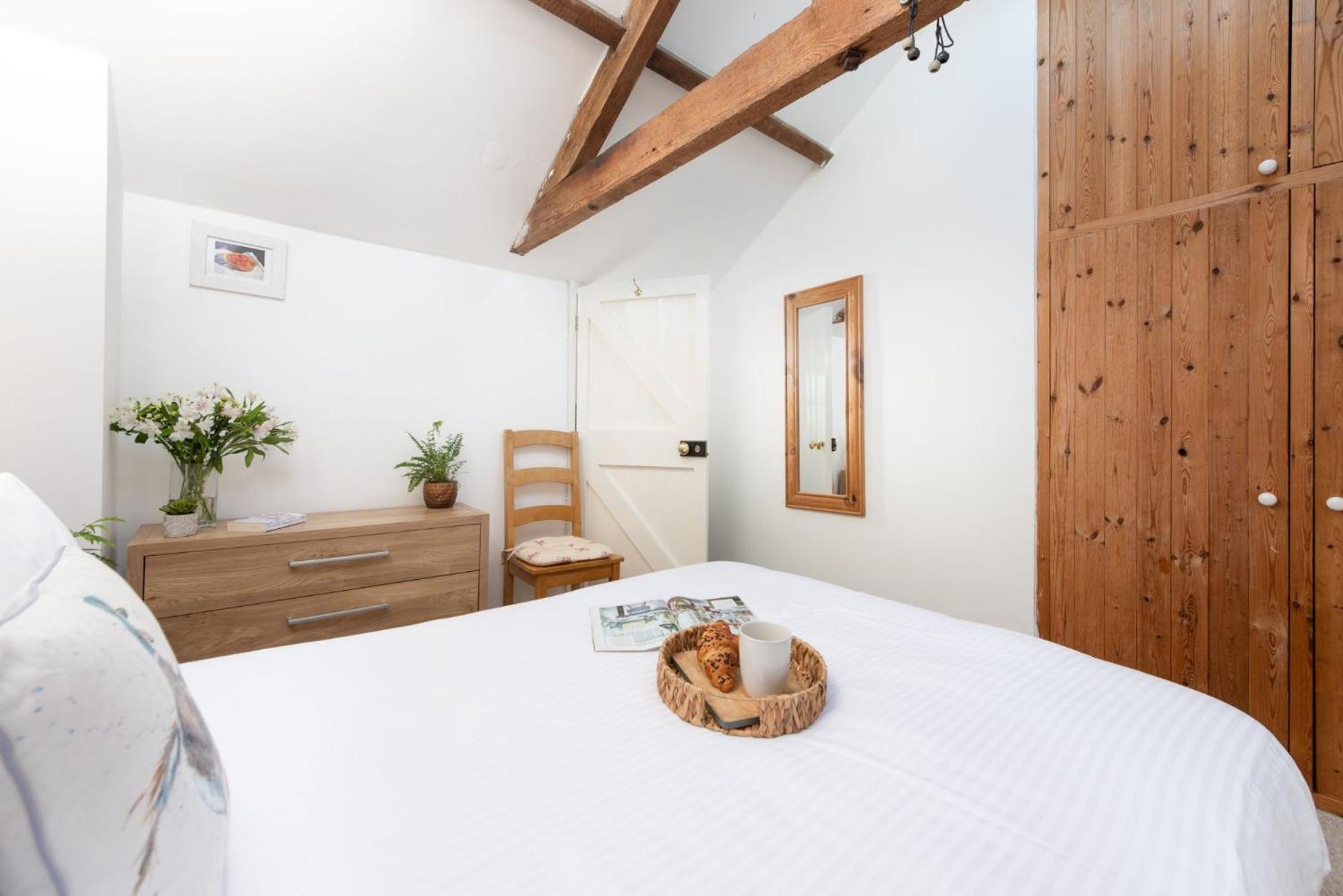 Laity Vean Hideaway - 2 Pets Allowed - Free Parking & WiFi view 2