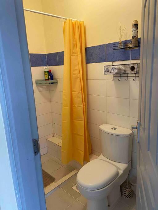 UrbanChicNest, Studio Apartment.