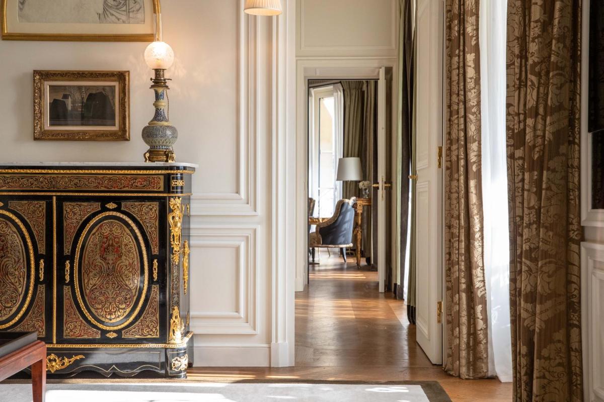 La Reserve Paris Hotel and Spa 65