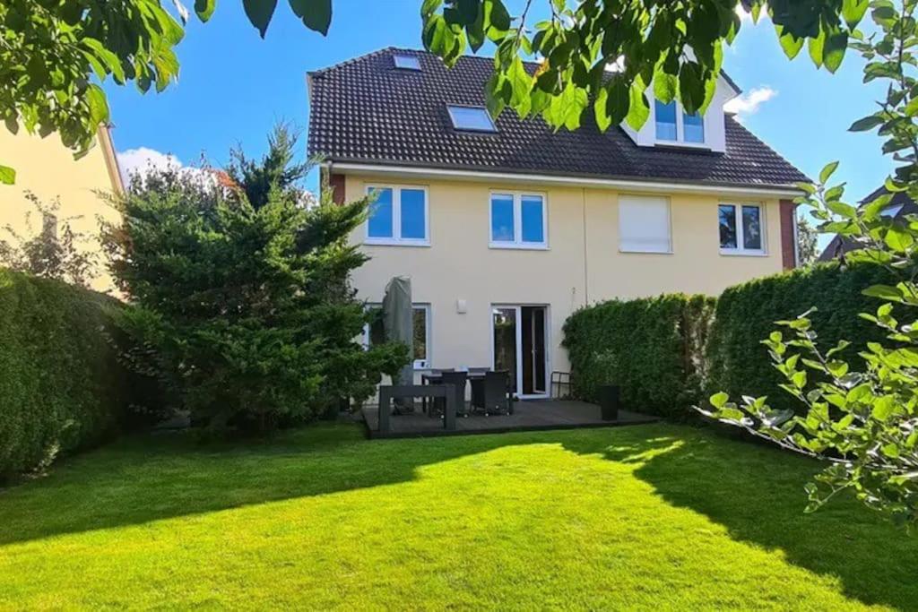 Modern townhouse, quiet and close to the centre.