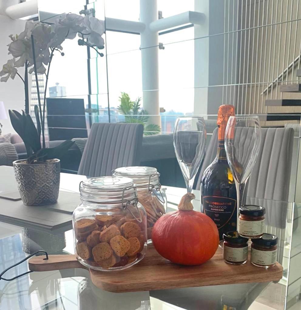 Amazing Skyline Views 3BR Duplex With Free Parking photo 5