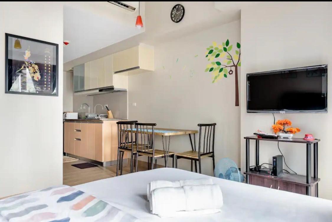 Gee’s Place Shabby Chic Unit with free Wifi view 4