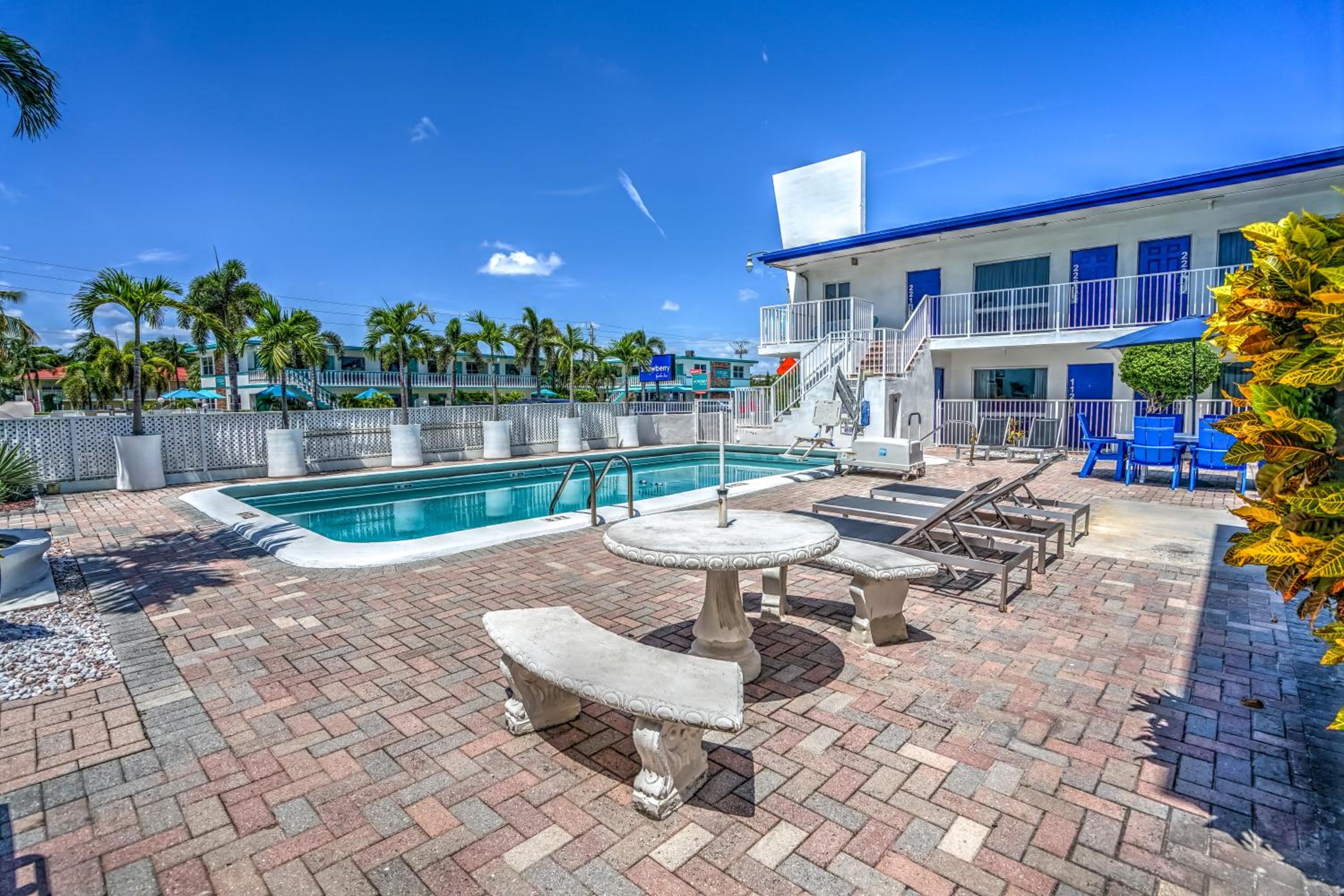 Fort Lauderdale Vacations - Blue Strawberry by the Sea - Property Image 3