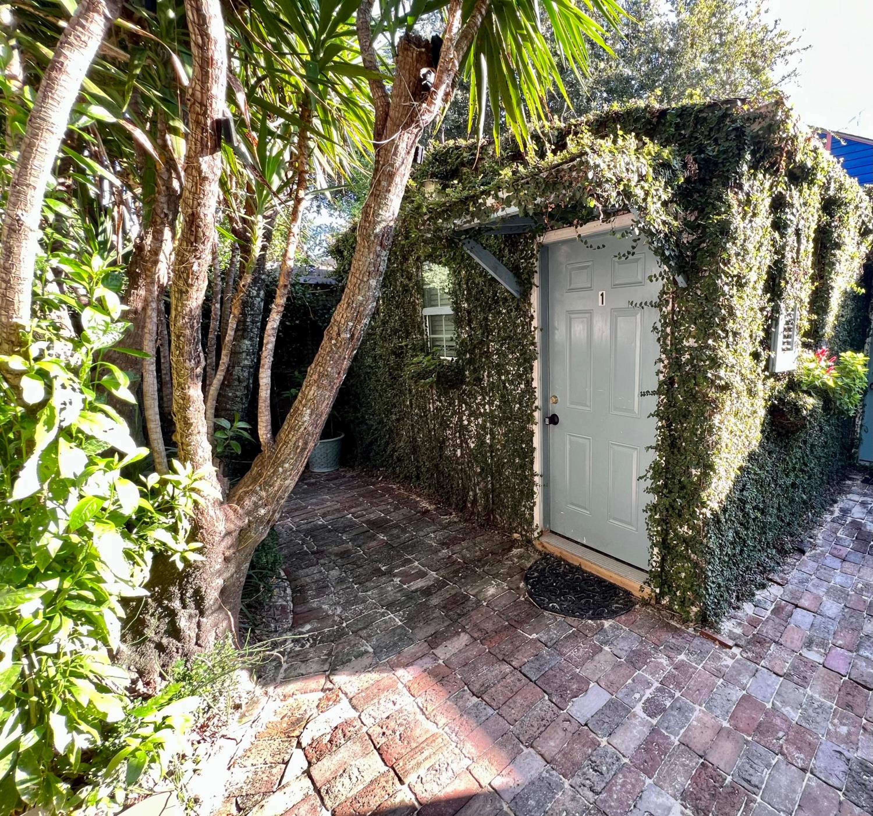 Studio Apartment Antonine view 5