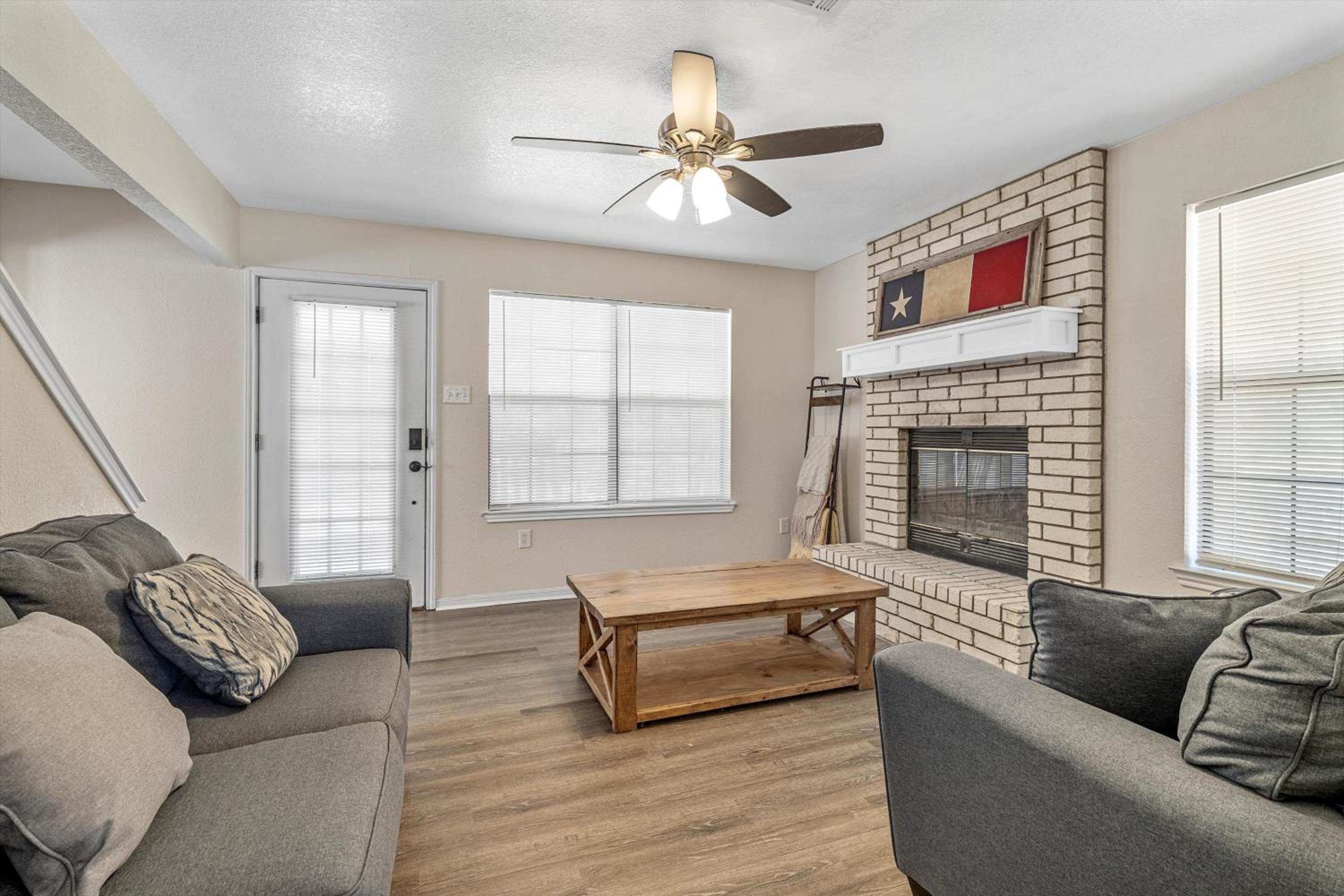 Quiet 4BR Farmhouse: Ideal Family Retreat view 5