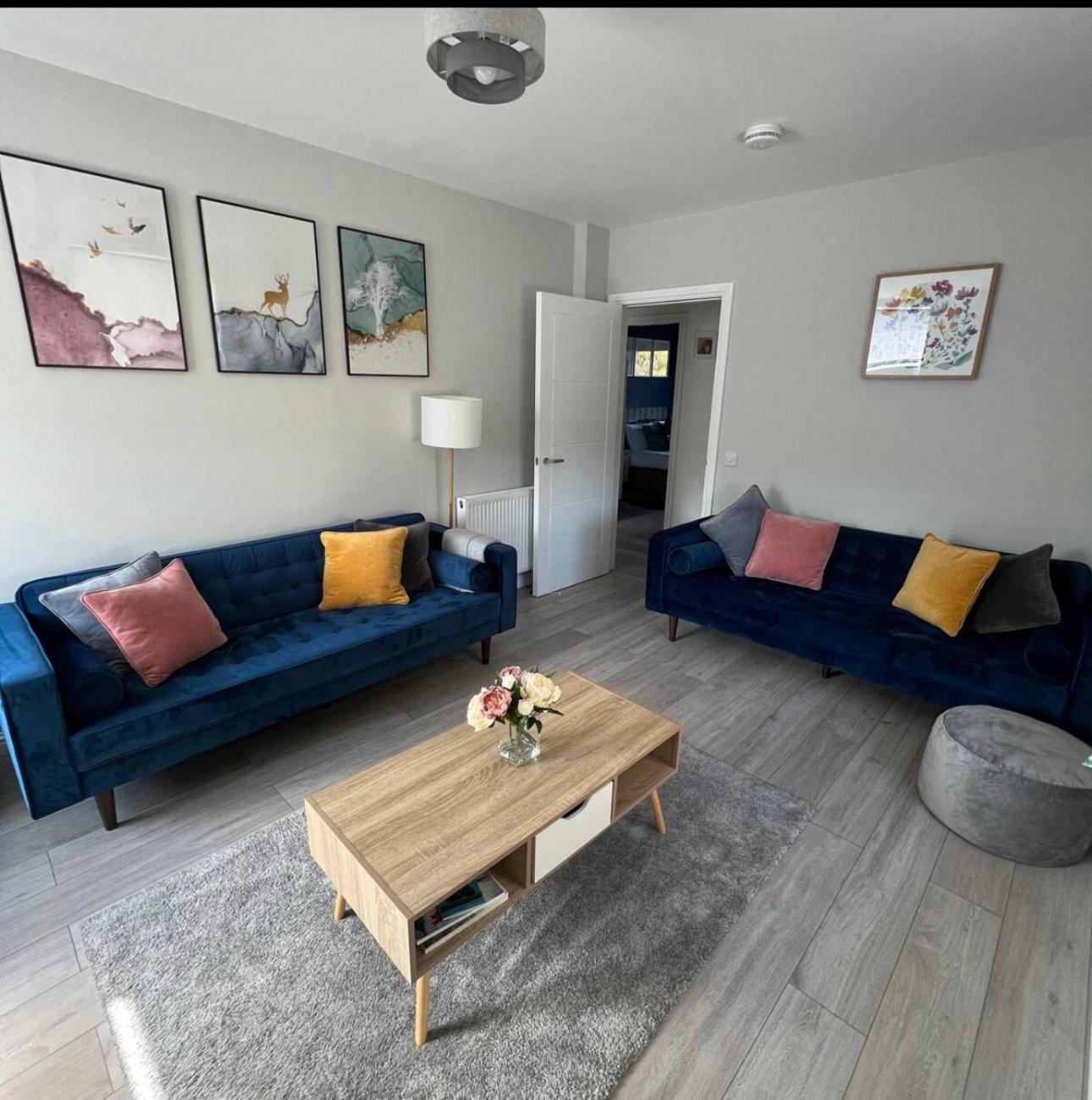 Stunning 2 Bedroom River View Apartment