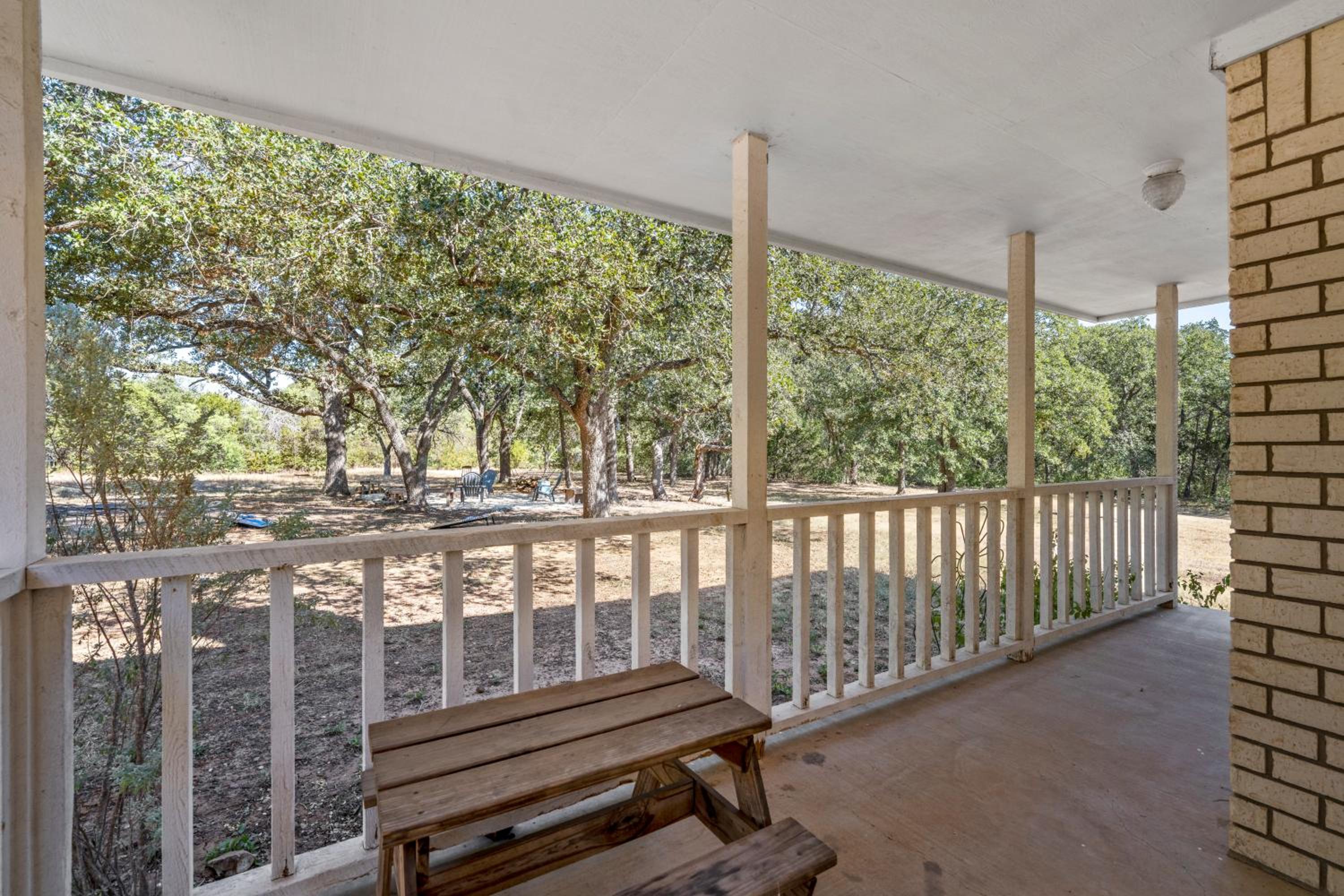 Quiet 4BR Farmhouse: Ideal Family Retreat view 3