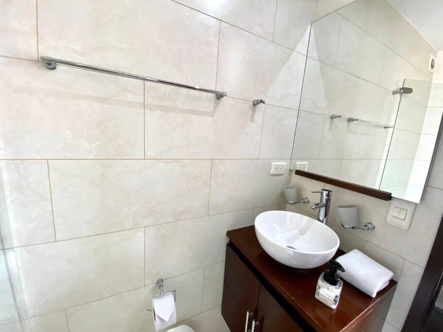 Unicentro, Clinica santafe, 1 hab, 2 baños
