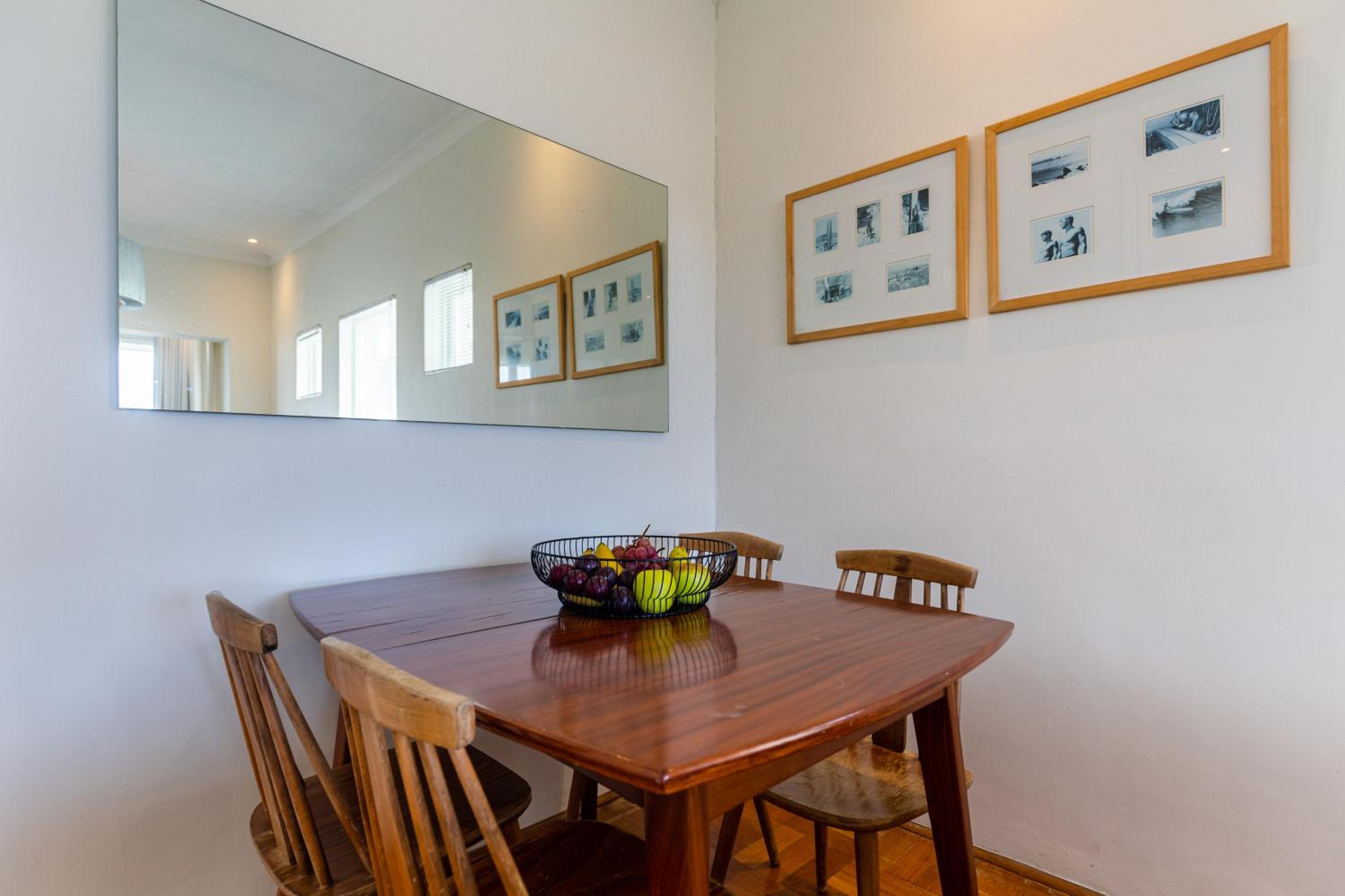 Portswood Mews - Chic White Studio Apartment Green Point view 2