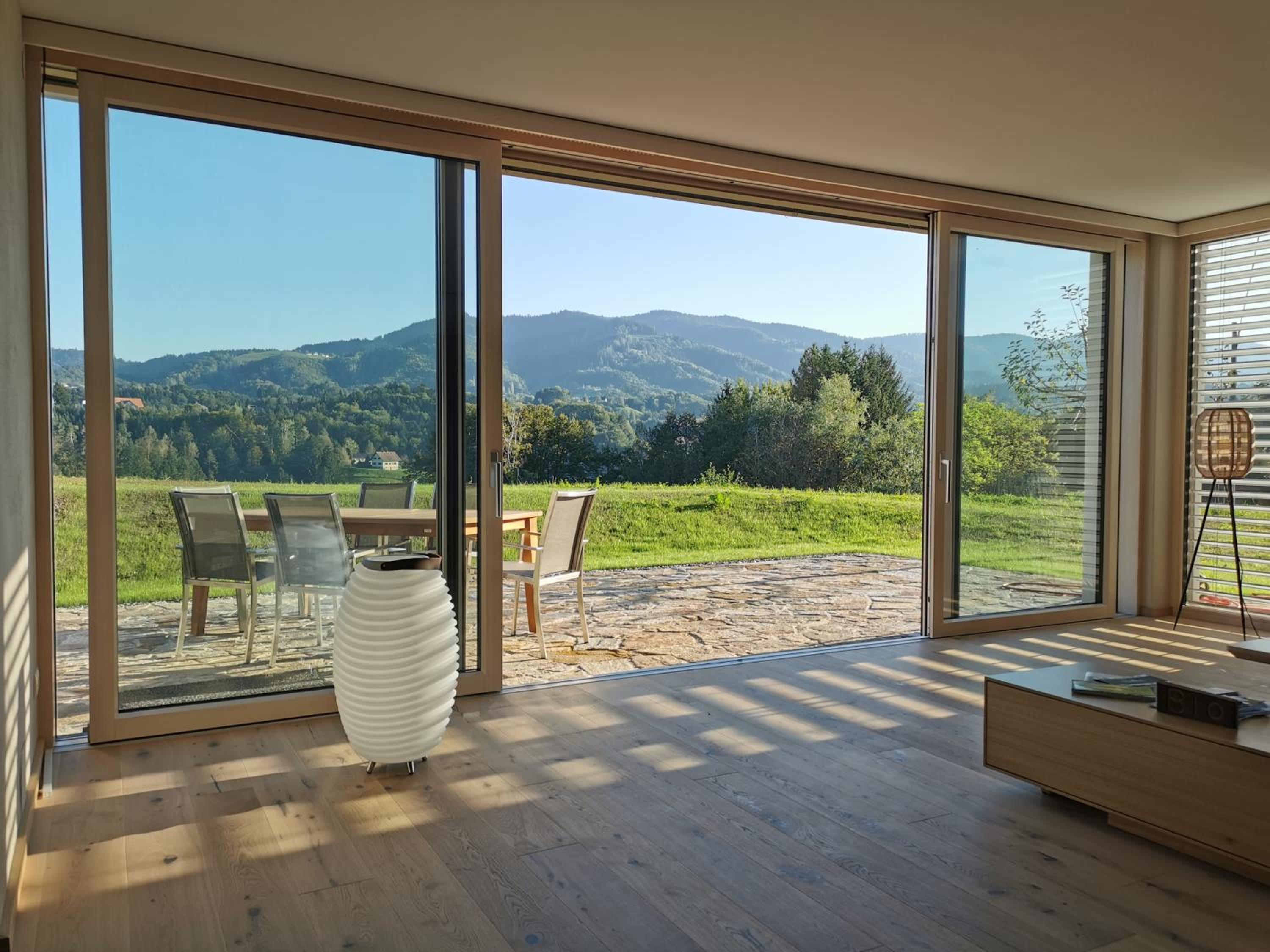 Stilvolles Ferienhaus Südsteiermark ruhige Lage top Aussicht & E-Ladestation