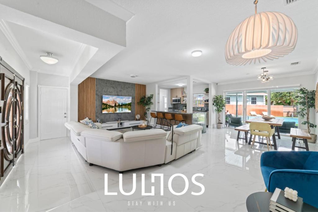 Miami Fun Home with Pool & Games L30