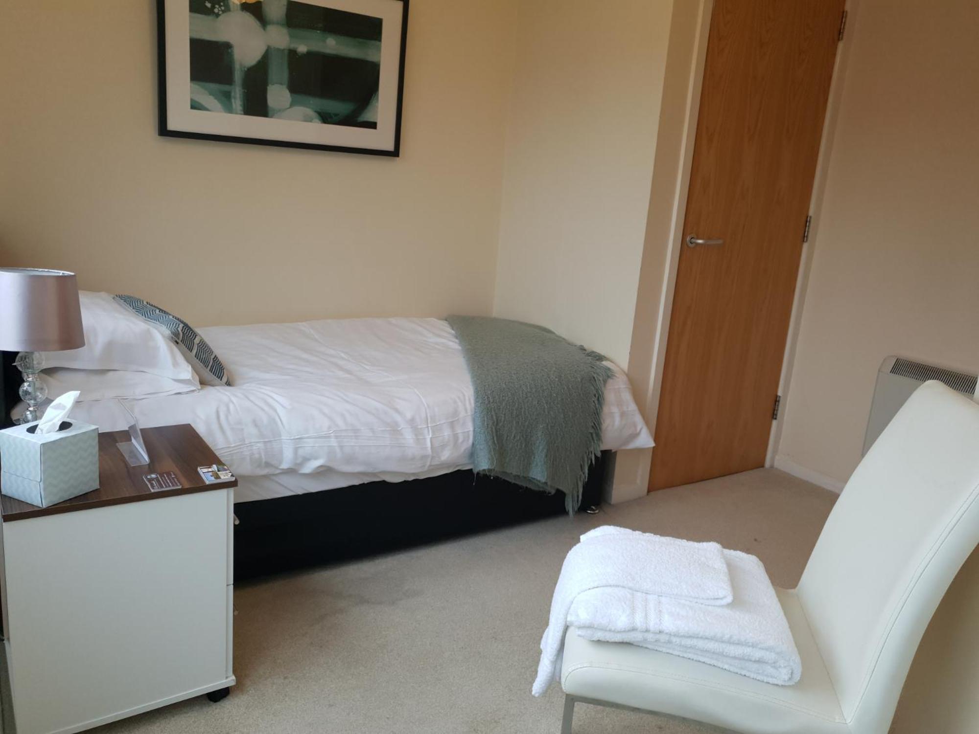 The Sawmills, Carlisle - Spacious 4 Bedroom Family House - Free WiFi - & Parking - Walk to Carlisle Castle