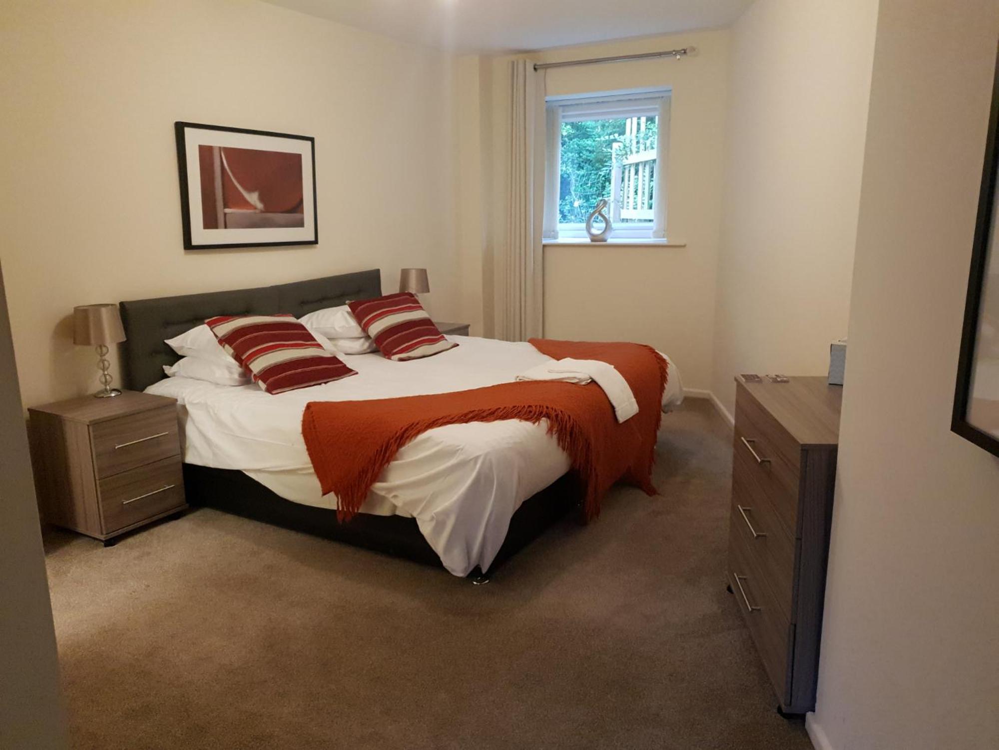 The Sawmills, Carlisle - Spacious 4 Bedroom Family House - Free WiFi - & Parking - Walk to Carlisle Castle