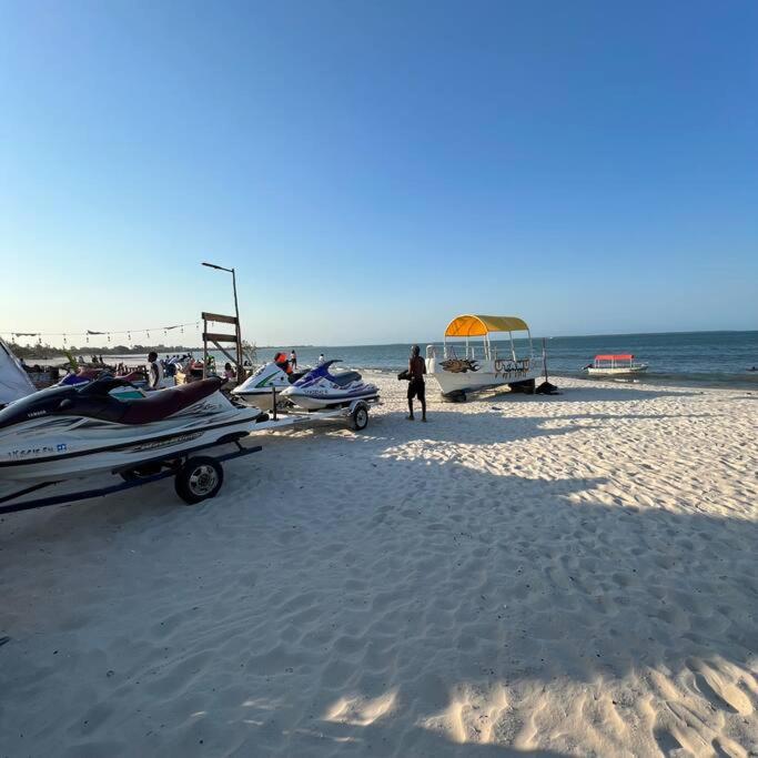 Family Friendly Spacious 3BR Near Beach With Pool & Gym view 2