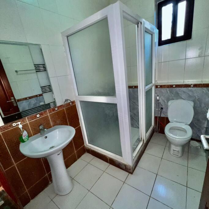 Family Friendly Spacious 3BR Near Beach With Pool & Gym view 5