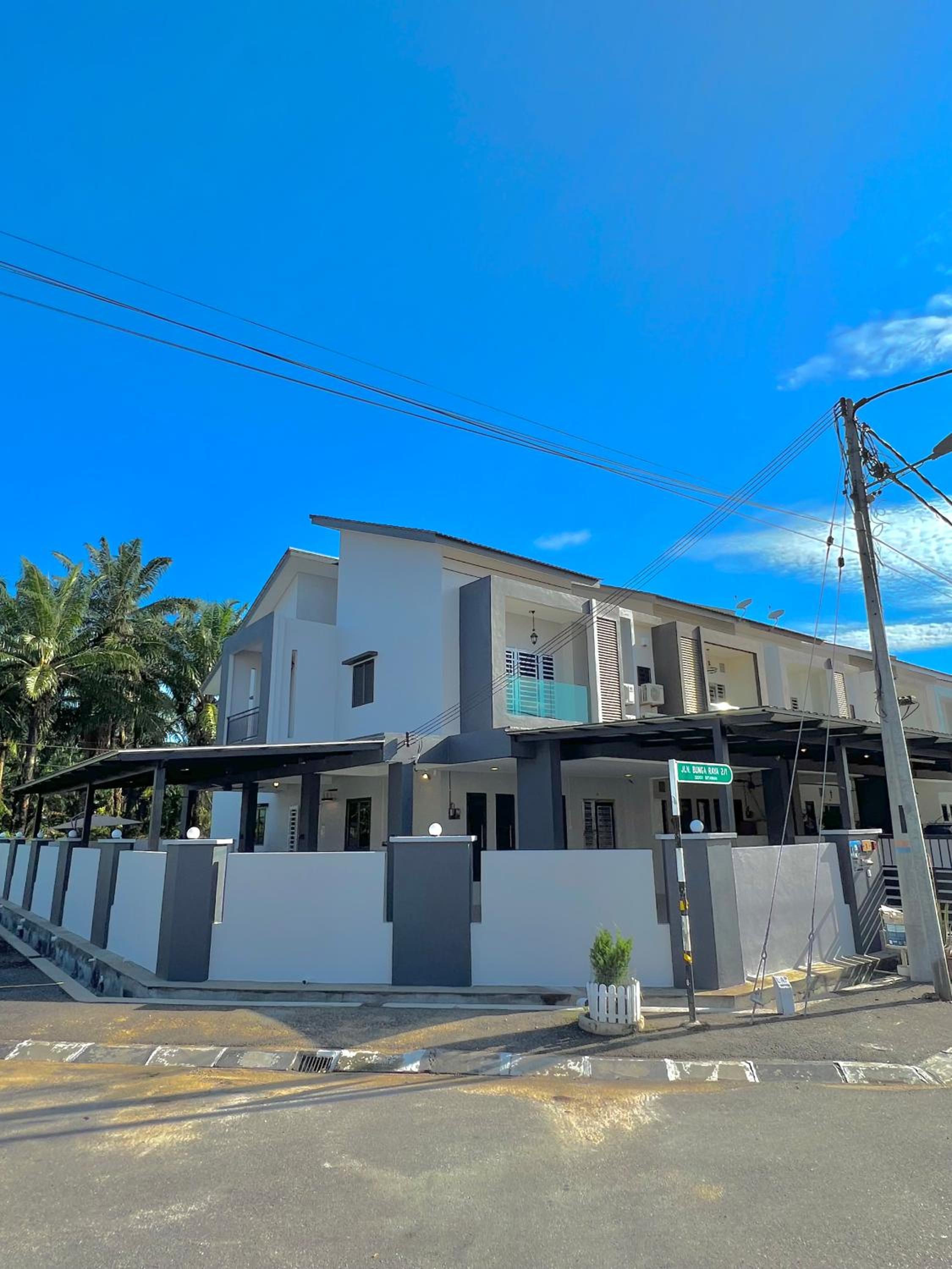 Entire Vacation Home with landscape garden view 5