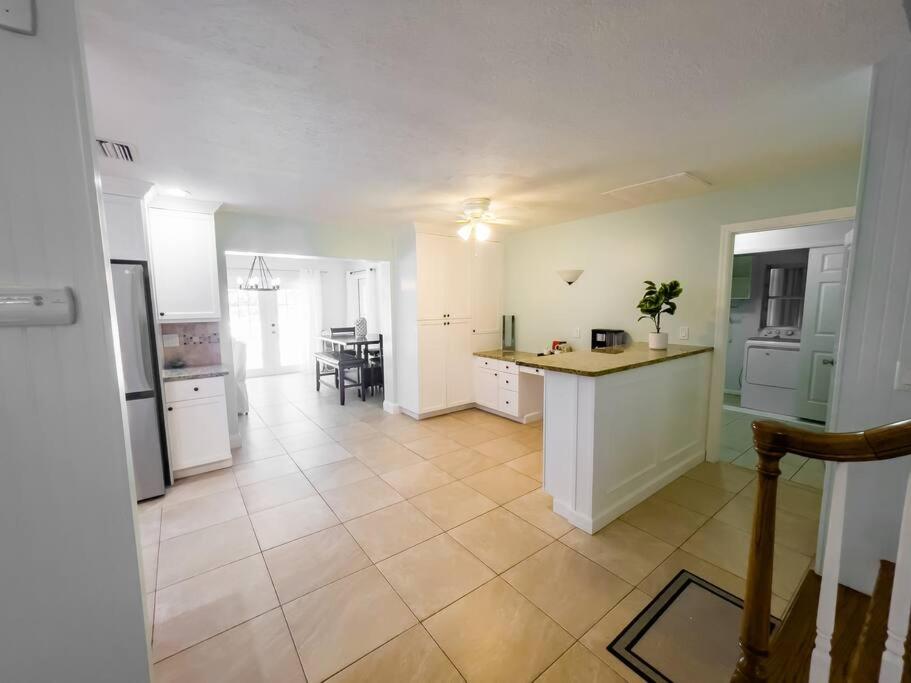 Skyline Breeze - Jensen Beach Family Getaway view 2
