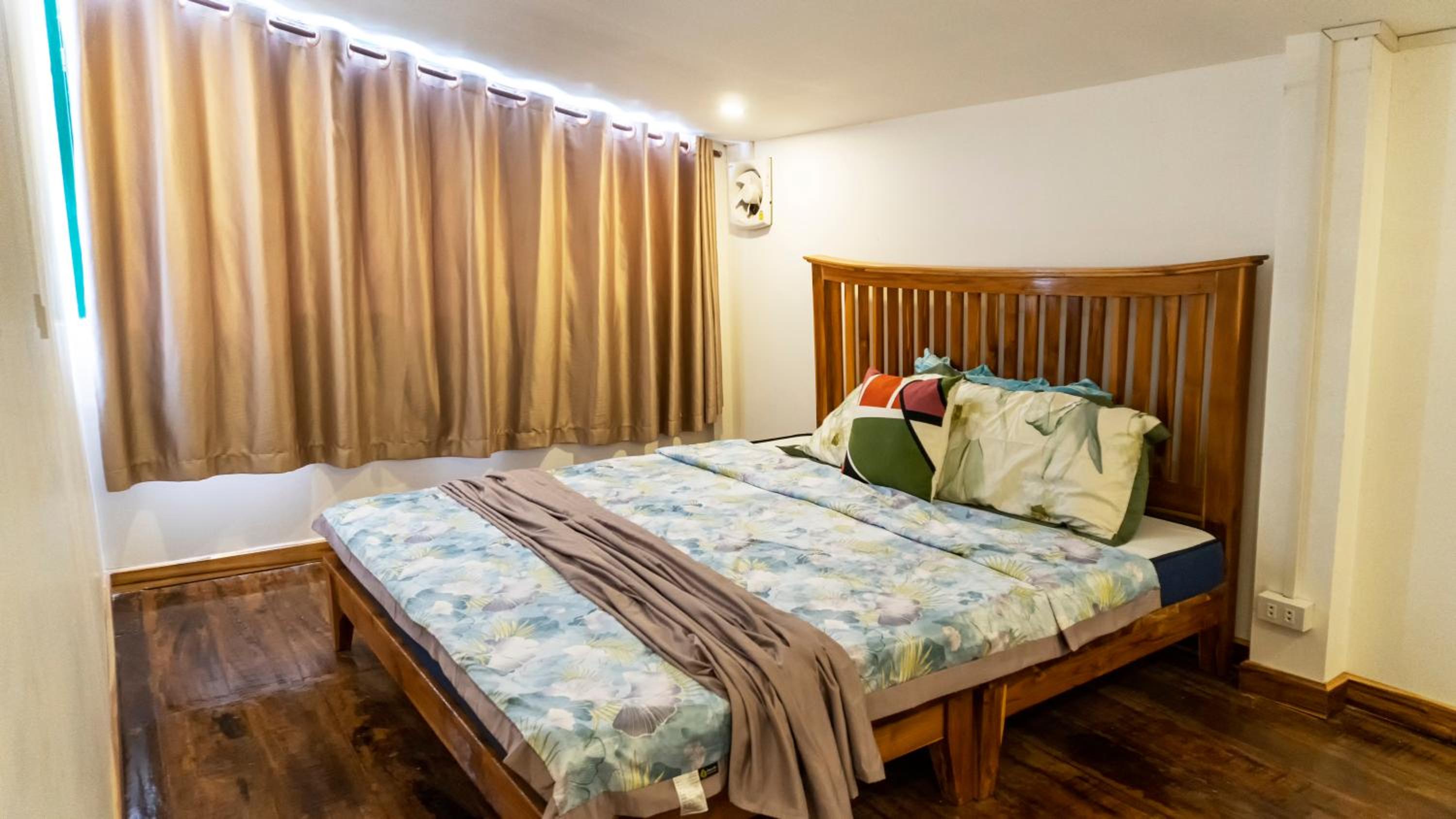 Isano Nomad Hostel