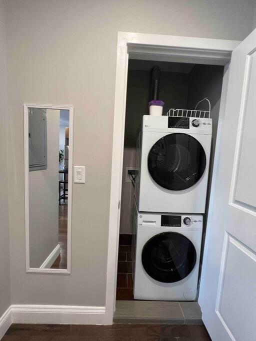 405 Spacious and superior 1BDR APT in center city view 3
