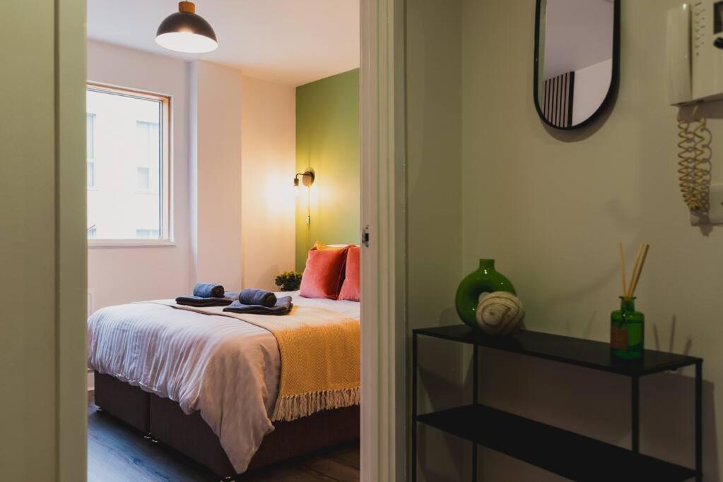 Stunning Brand New One Bed City Apartment view 2