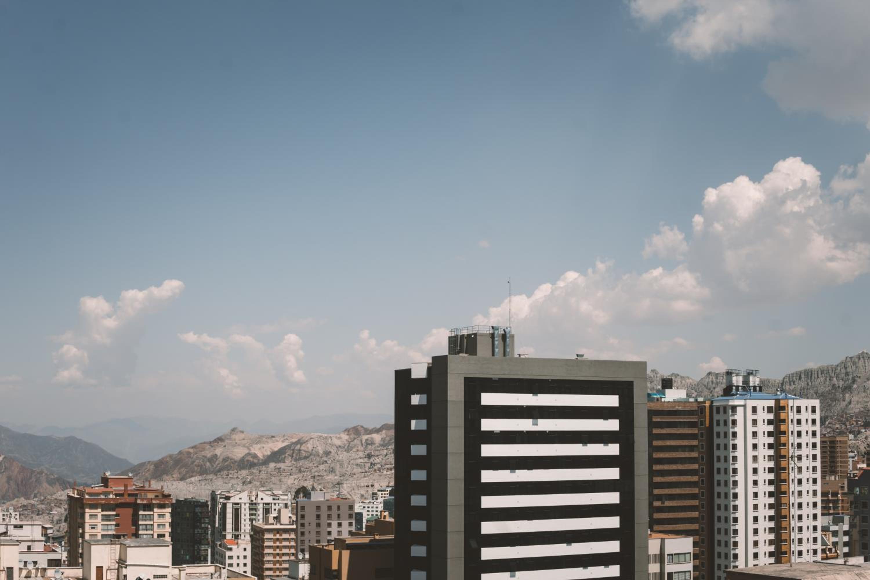 Sky Suites - Fabulous Downtown Studio