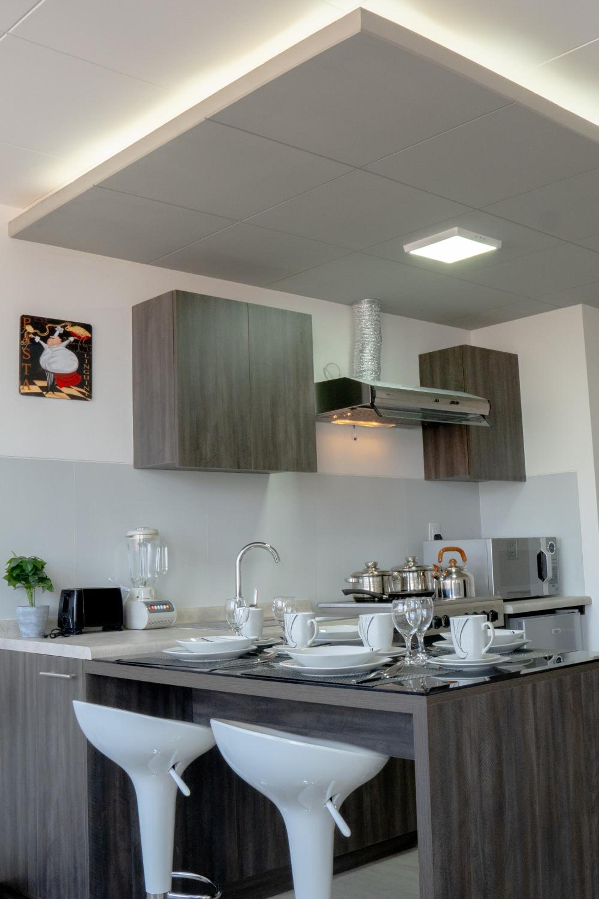 Sky Suites - Fabulous Downtown Studio