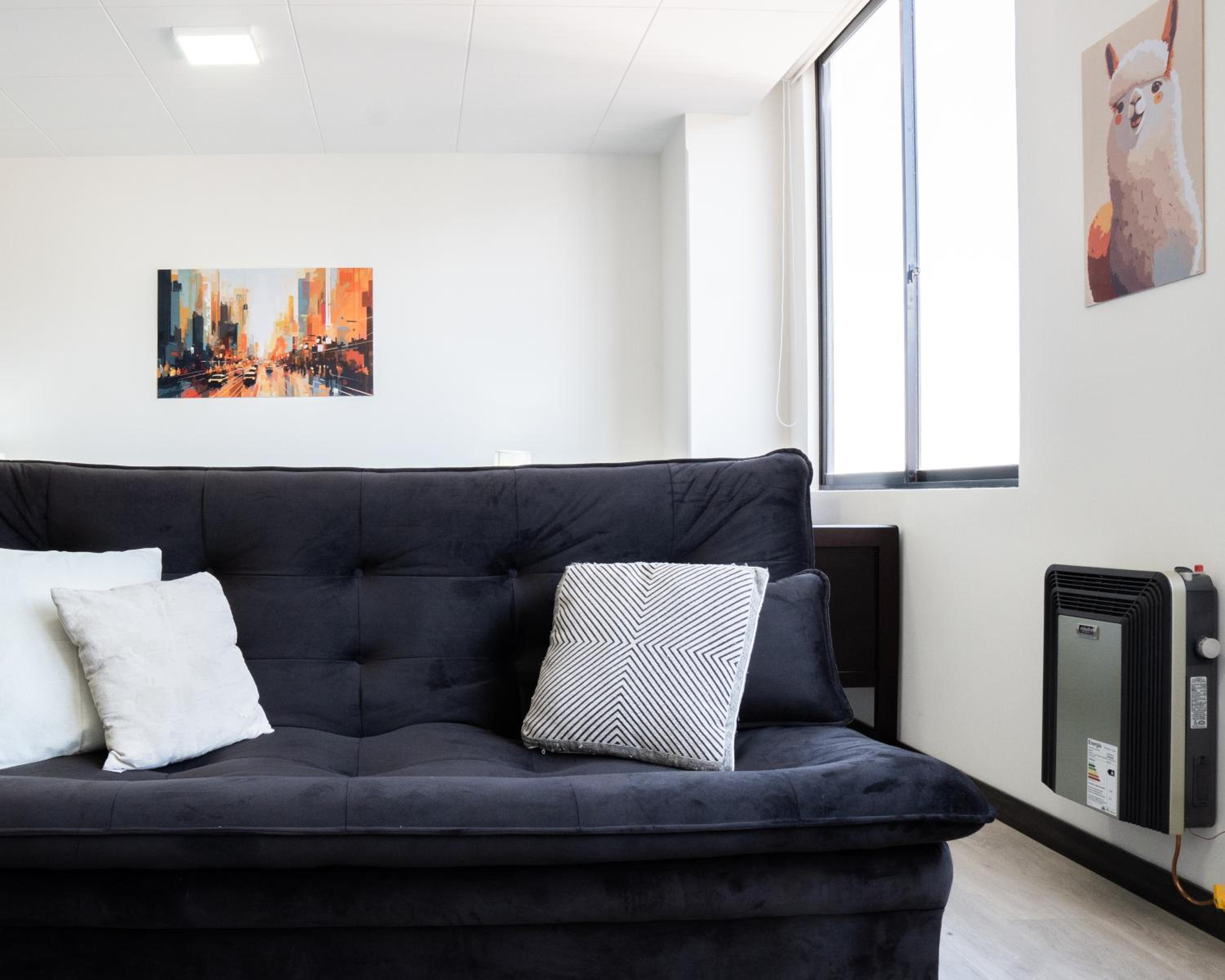 Sky Suites - Fabulous Downtown Studio