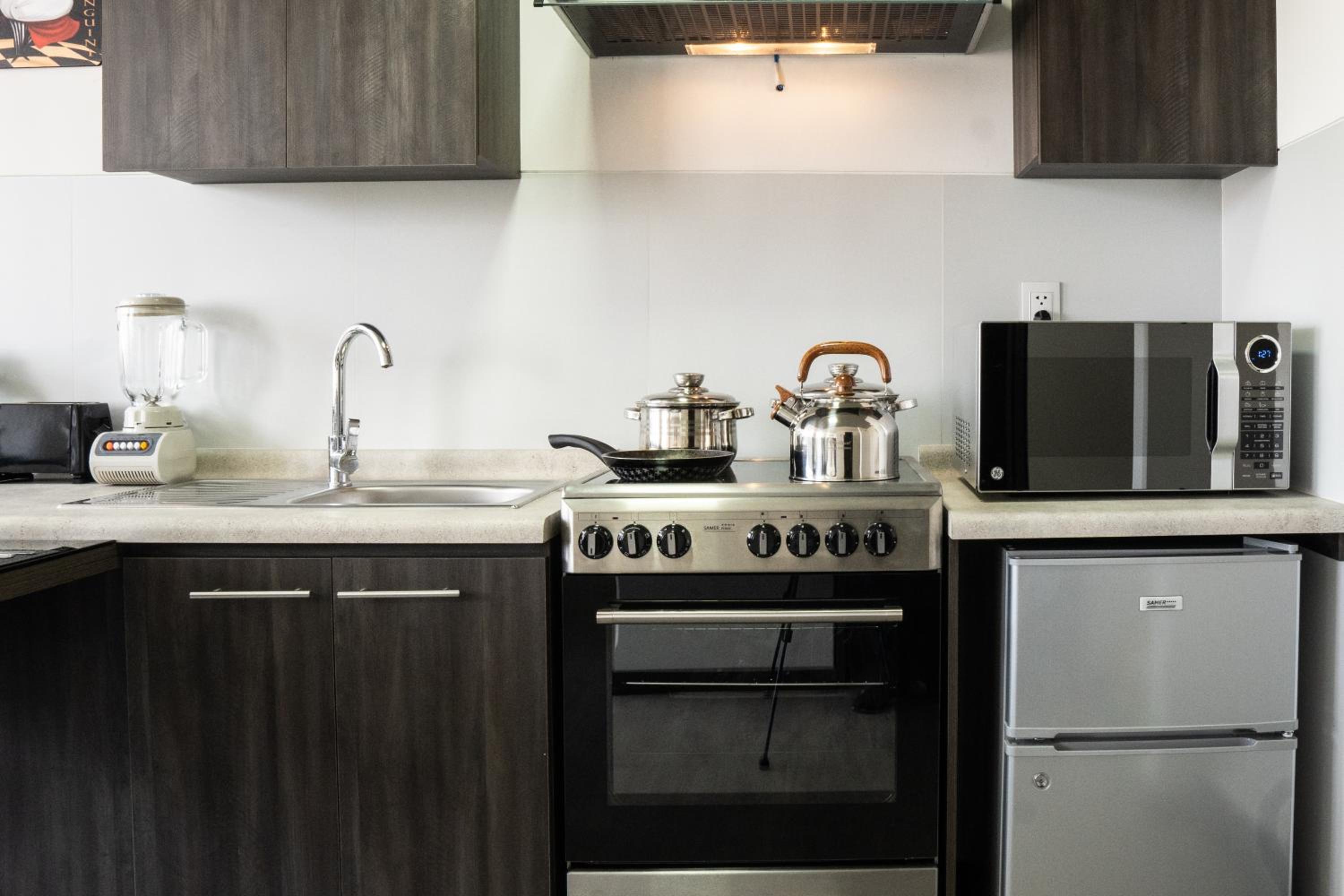 Sky Suites - Fabulous Downtown Studio