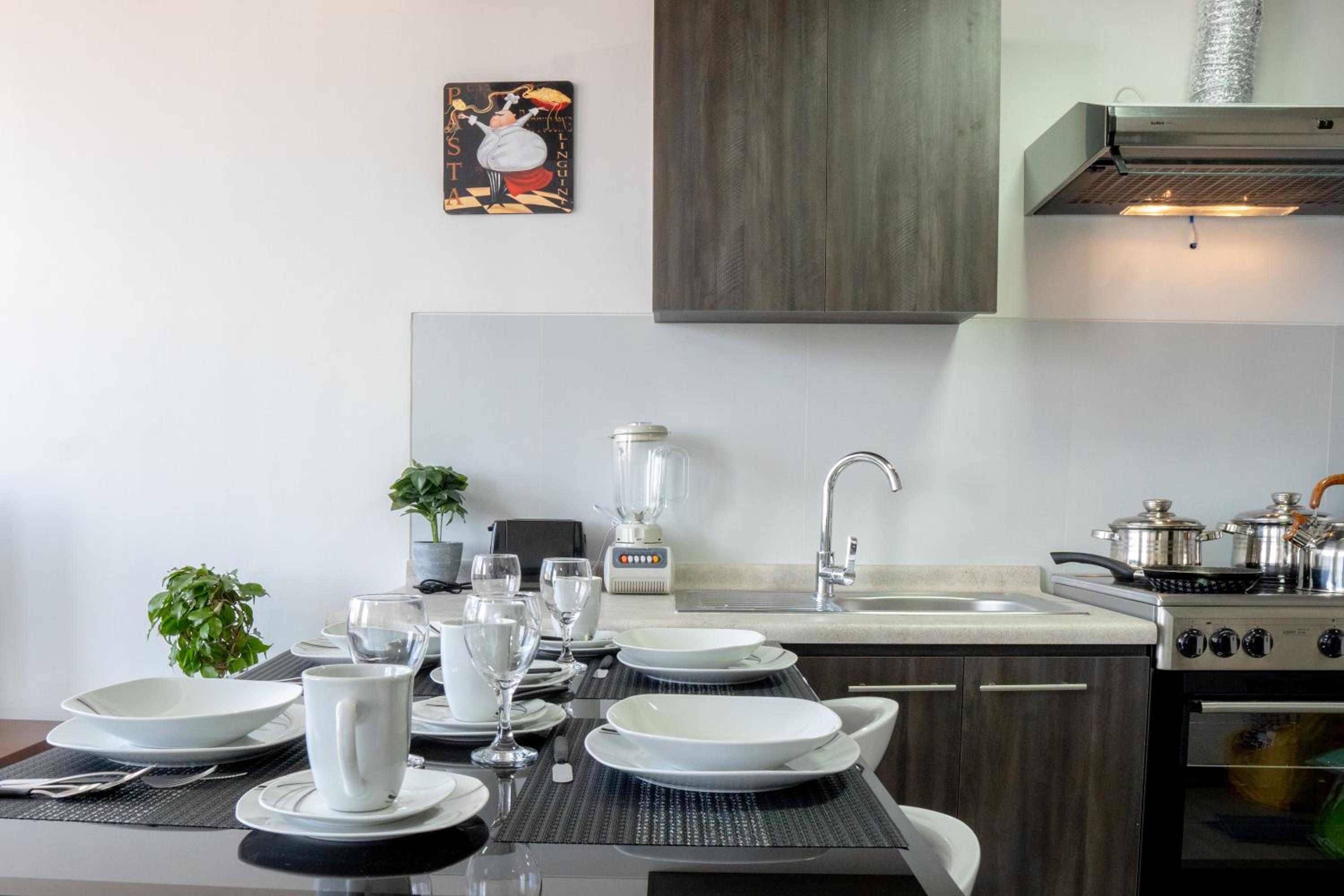 Sky Suites - Fabulous Downtown Studio