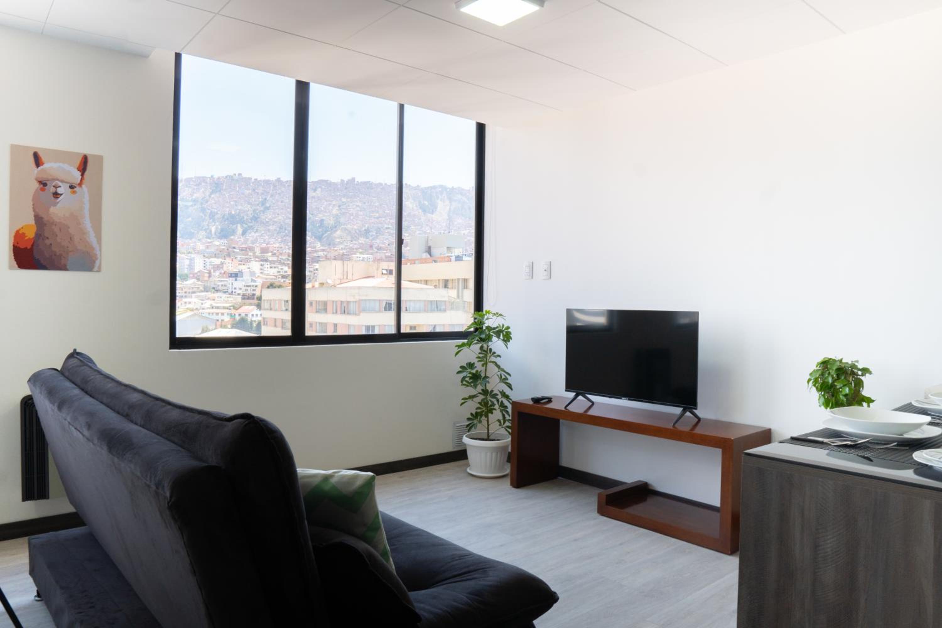 Sky Suites - Fabulous Downtown Studio
