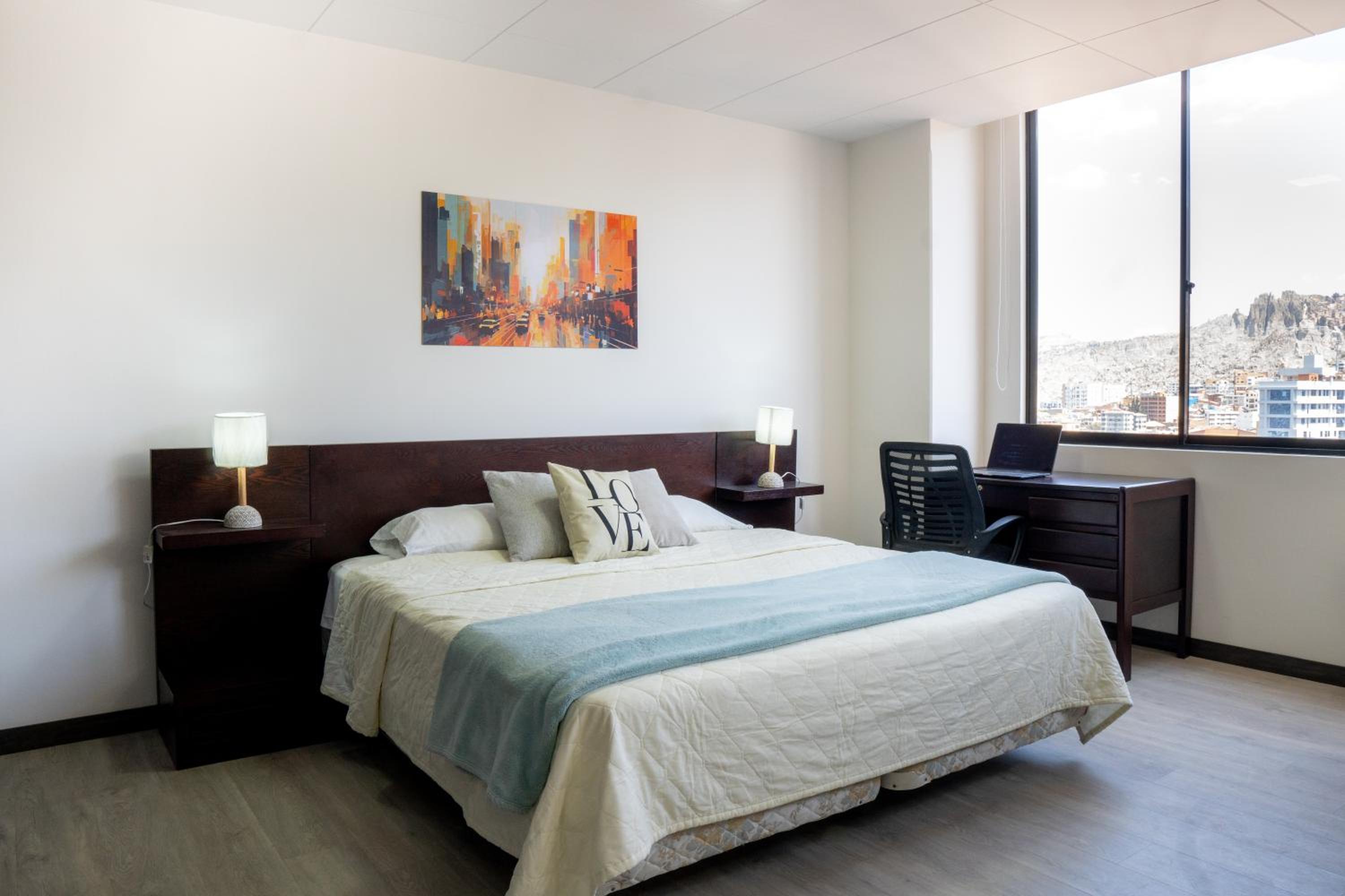 Sky Suites - Fabulous Downtown Studio