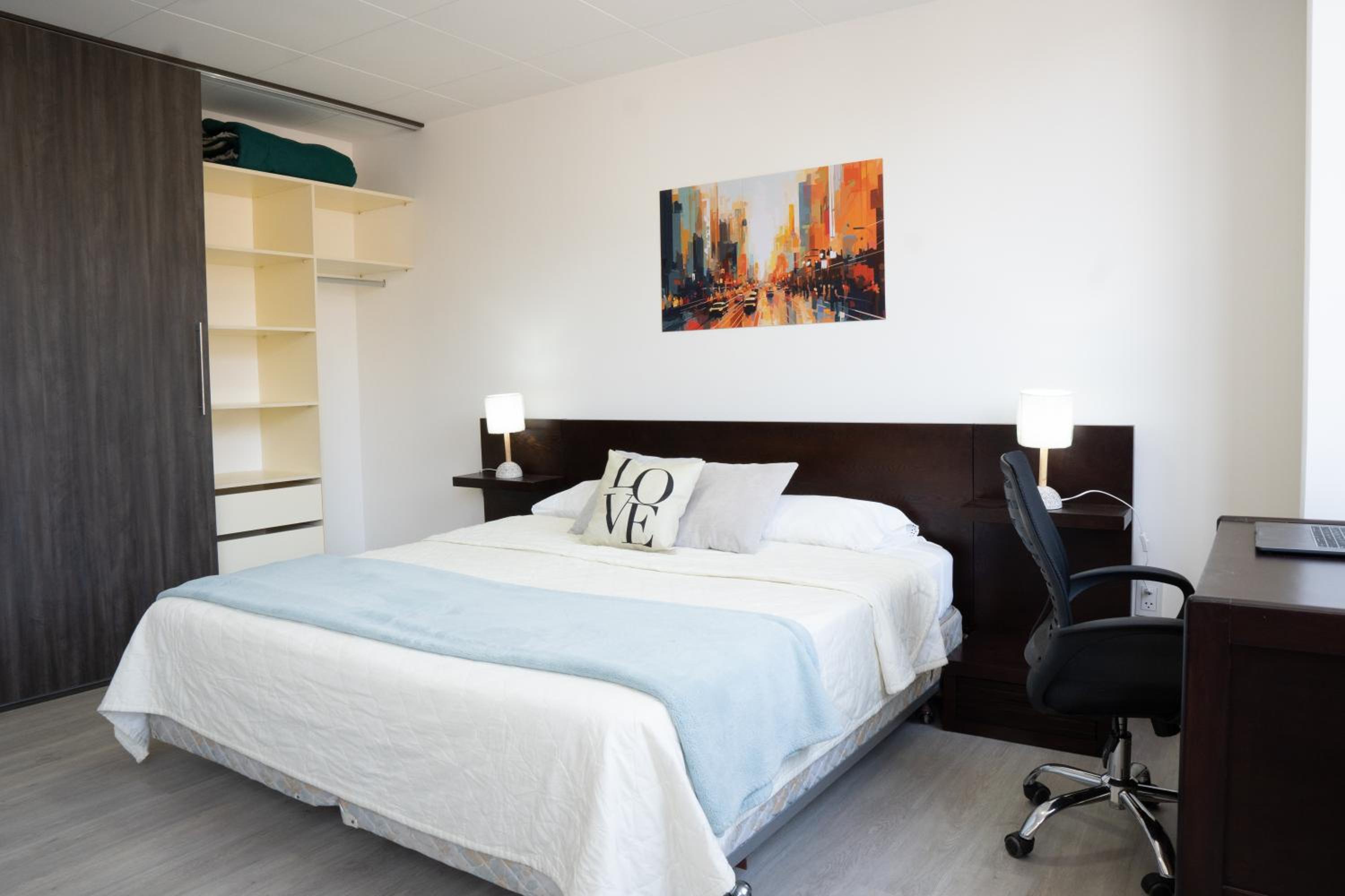 Sky Suites - Fabulous Downtown Studio