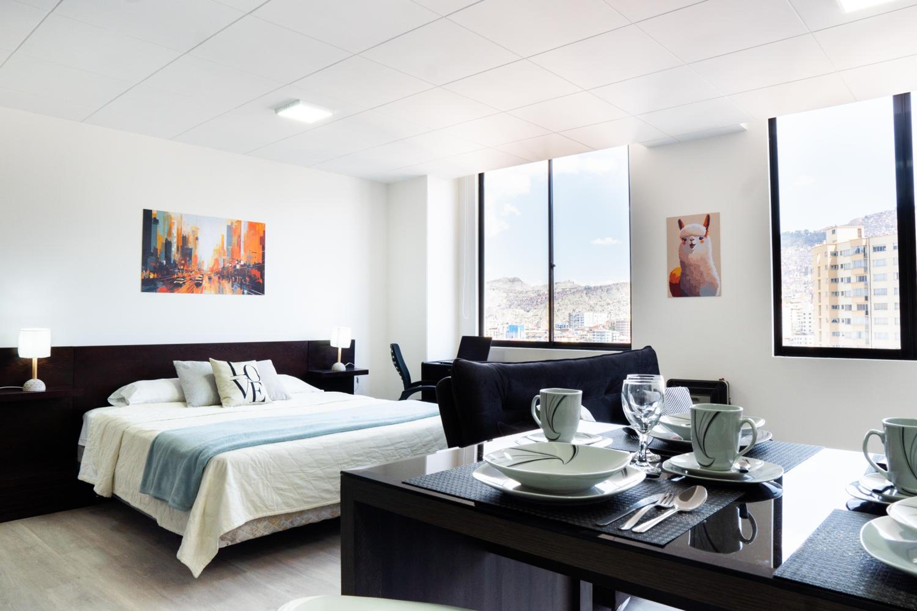 Sky Suites - Fabulous Downtown Studio