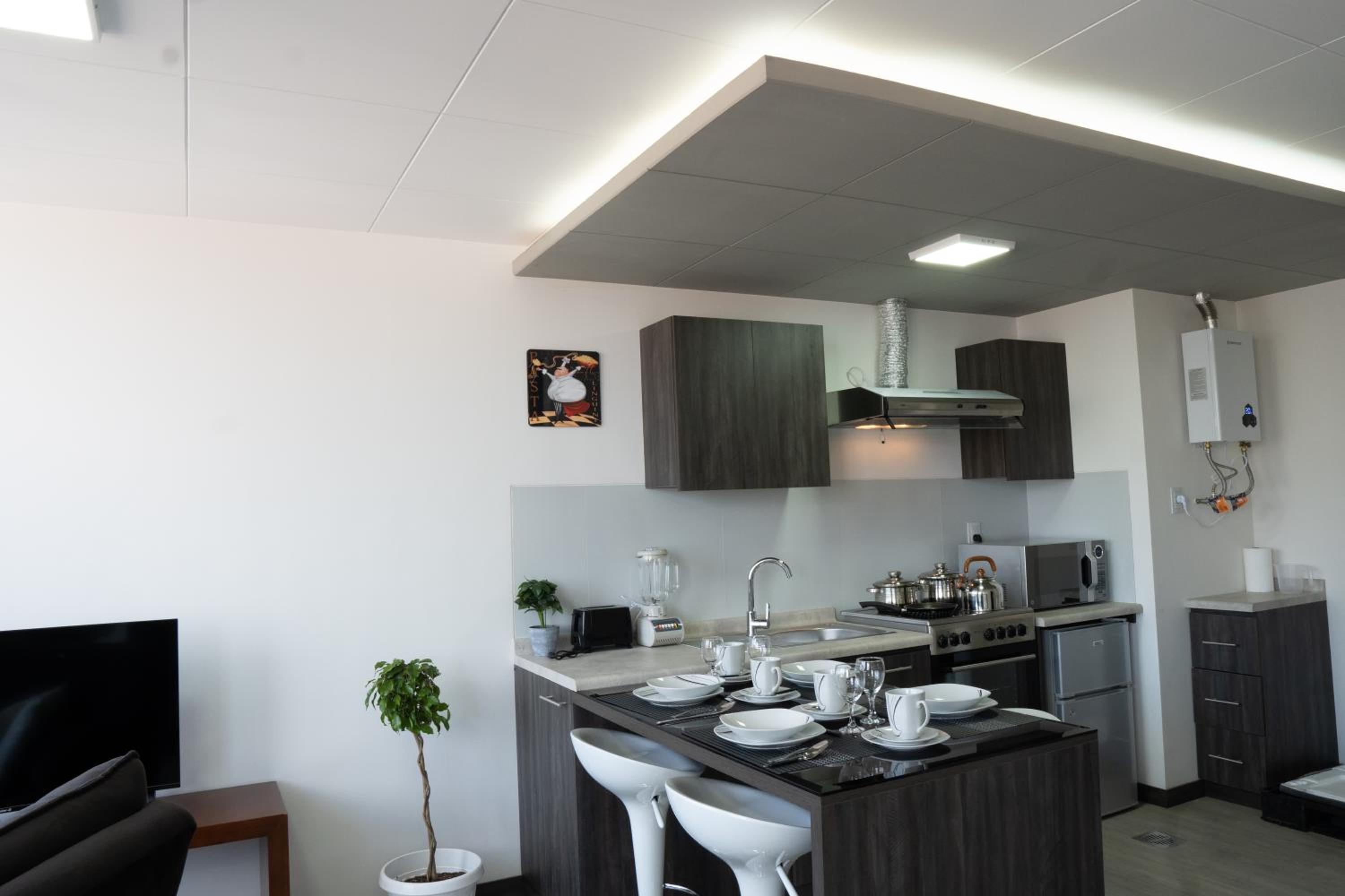 Sky Suites - Fabulous Downtown Studio