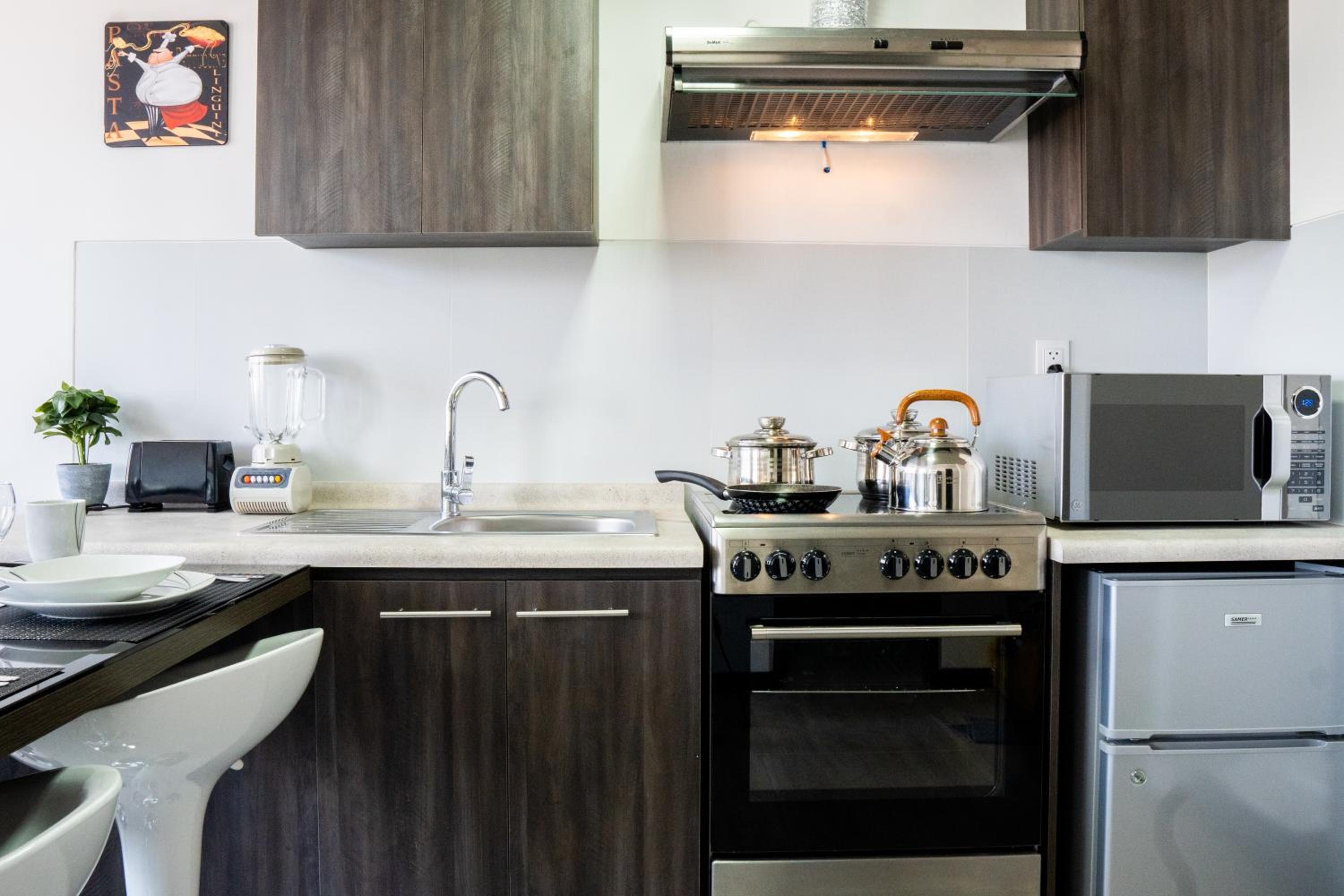 Sky Suites - Fabulous Downtown Studio