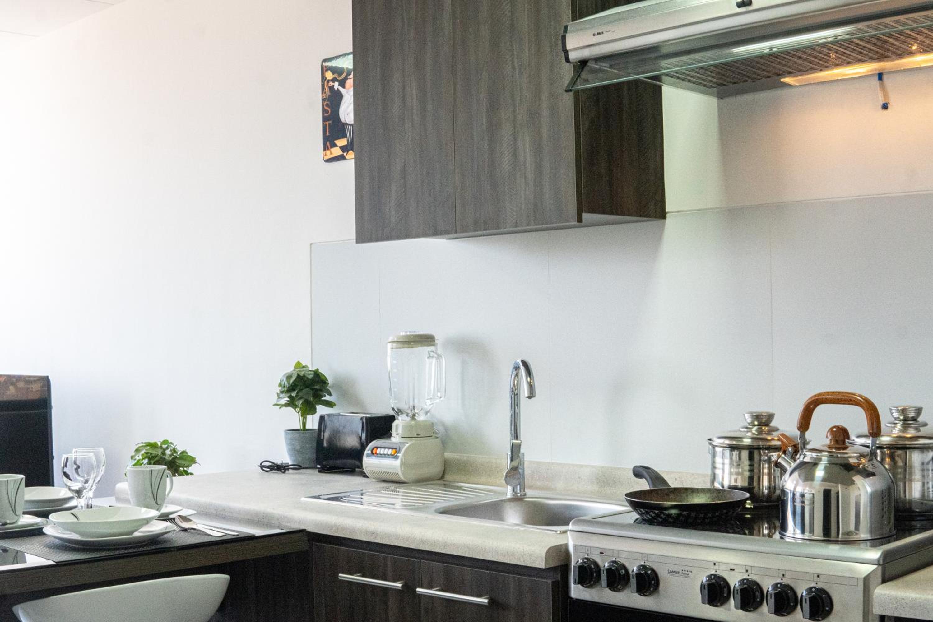 Sky Suites - Fabulous Downtown Studio