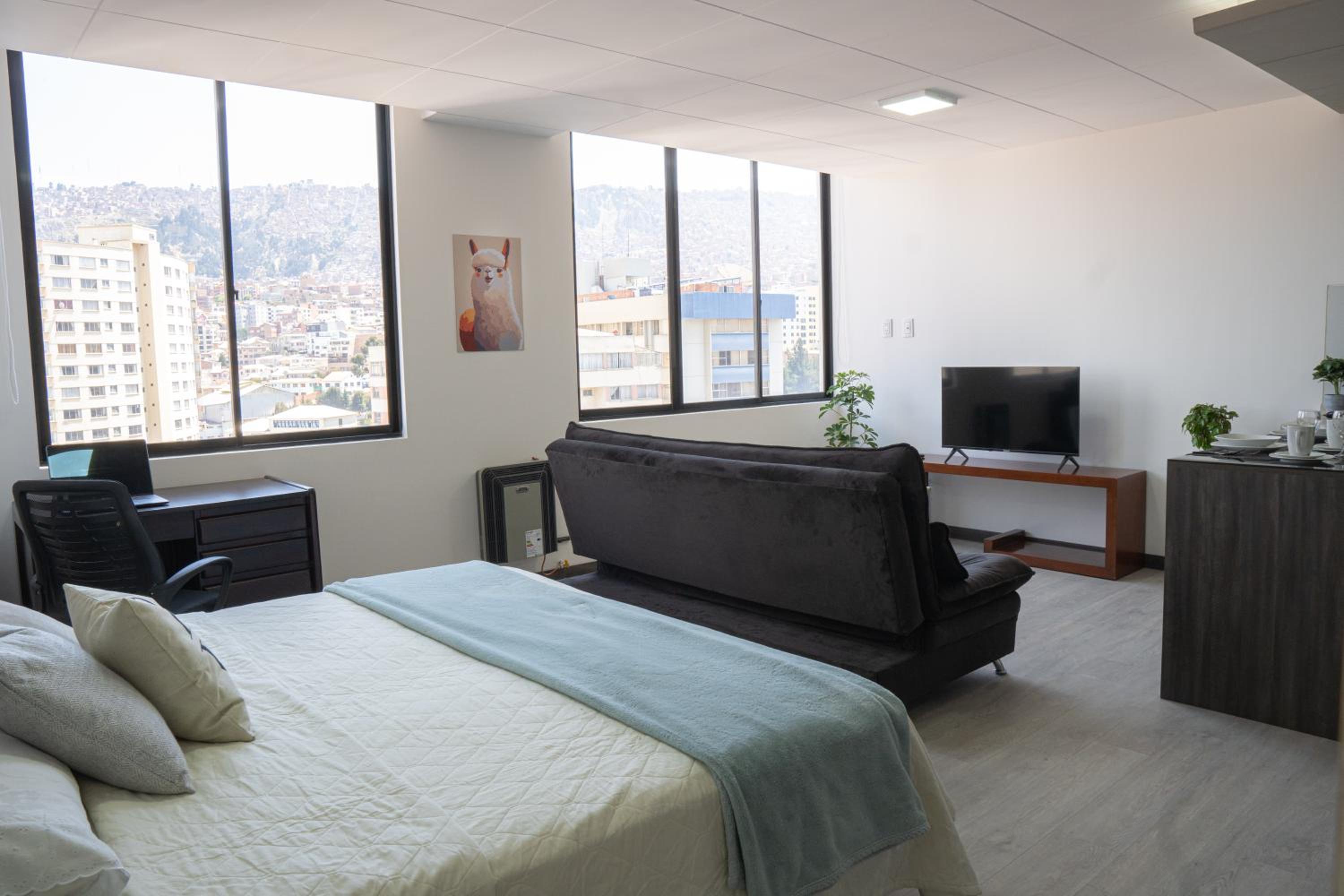 Sky Suites - Fabulous Downtown Studio