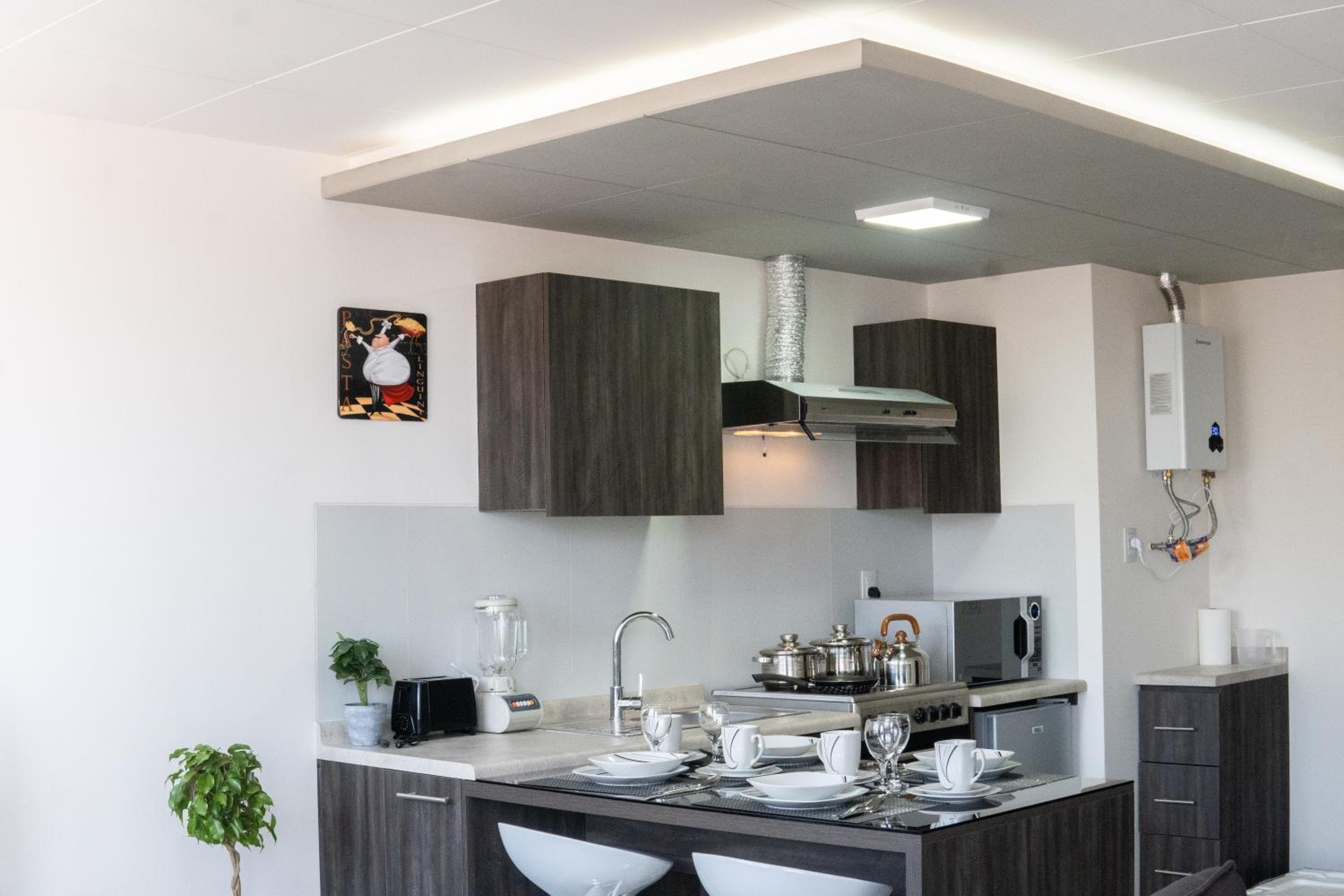 Sky Suites - Fabulous Downtown Studio