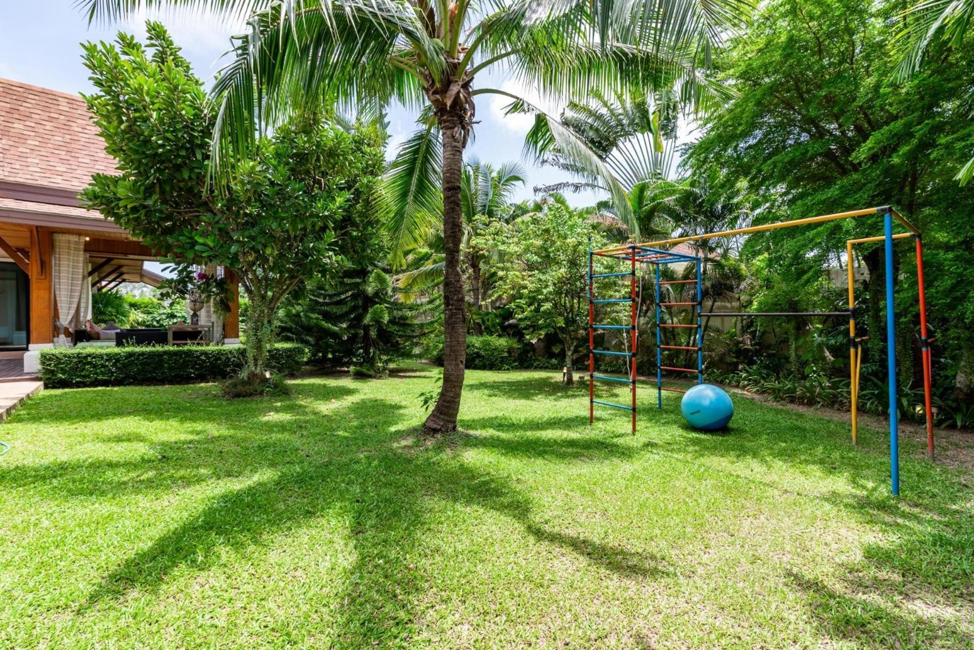 Champagne Villa Luxurious Tropical Pool Villa