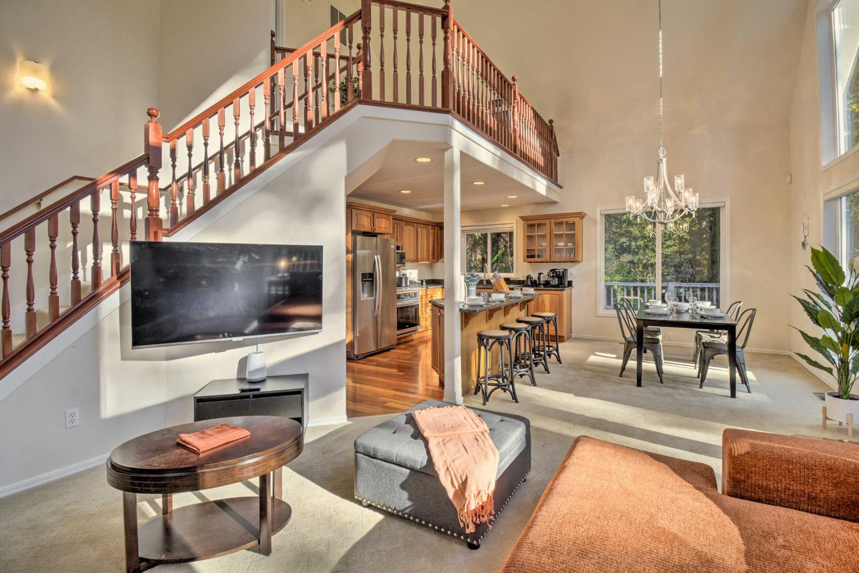 Fox Paws Luxury Cabin - Hot tub, Fire pit & Pines! view 5