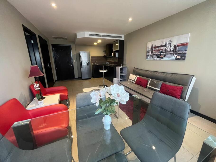 Suite en Puerto Santa Ana con vista a la ciudad! view 4