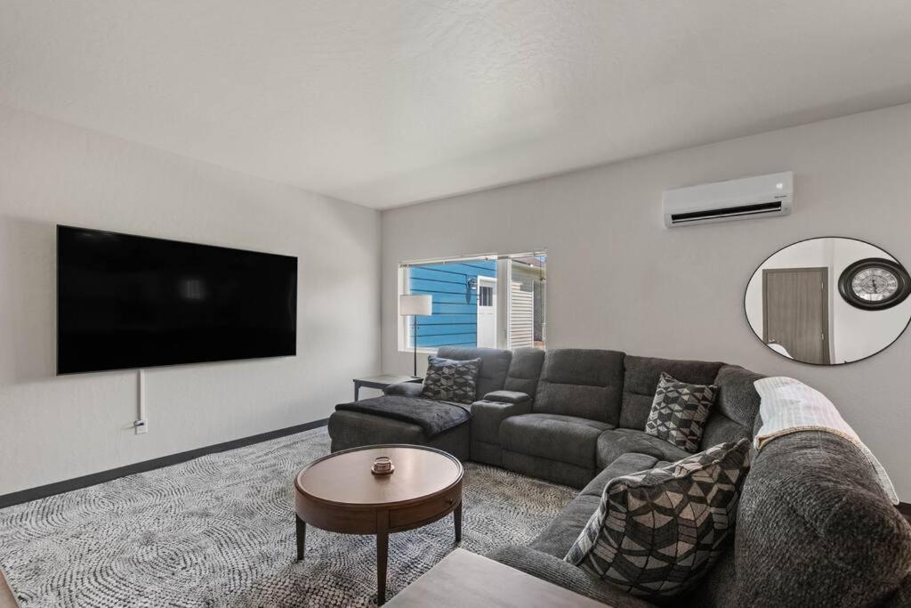 Brand New 3BD 2 5BTH Triplex Unit Near DT Spokane view 3