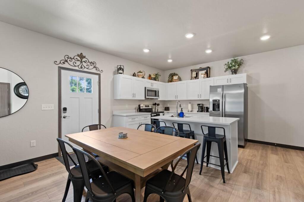 Brand New 3BD 2 5BTH Triplex Unit Near DT Spokane view 5