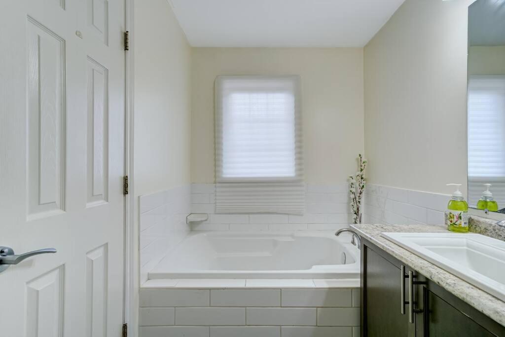Luxury Home In Castlemore Brampton