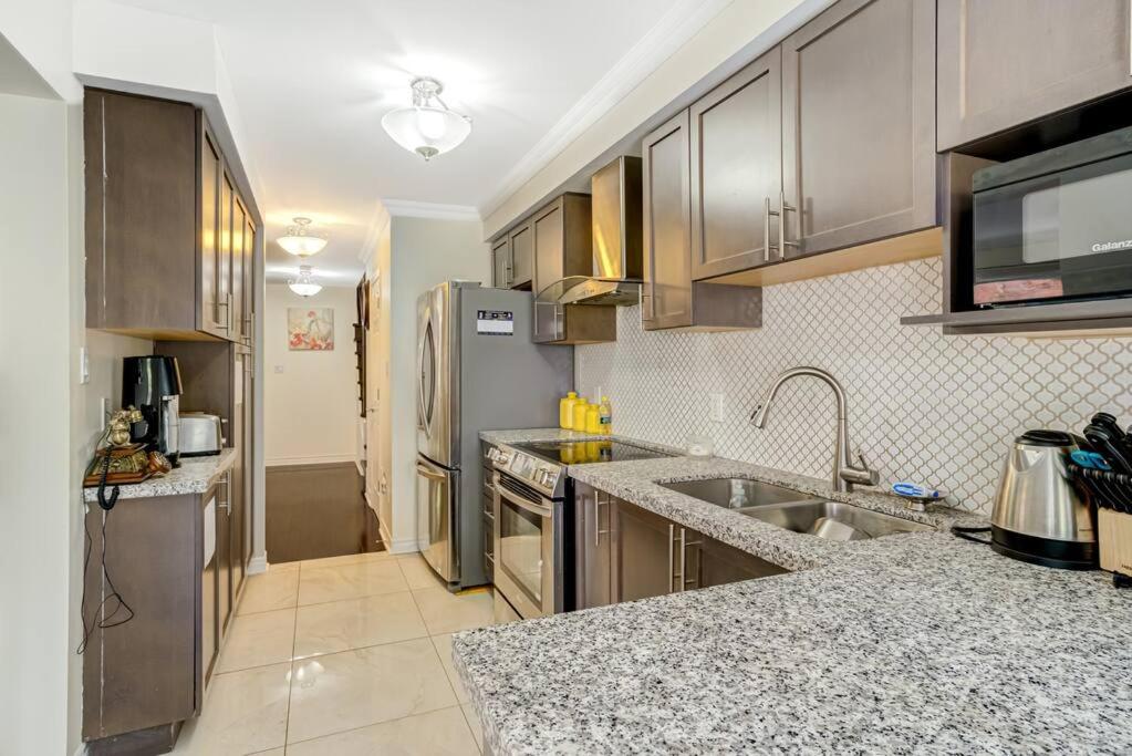 Luxury Home In Castlemore Brampton