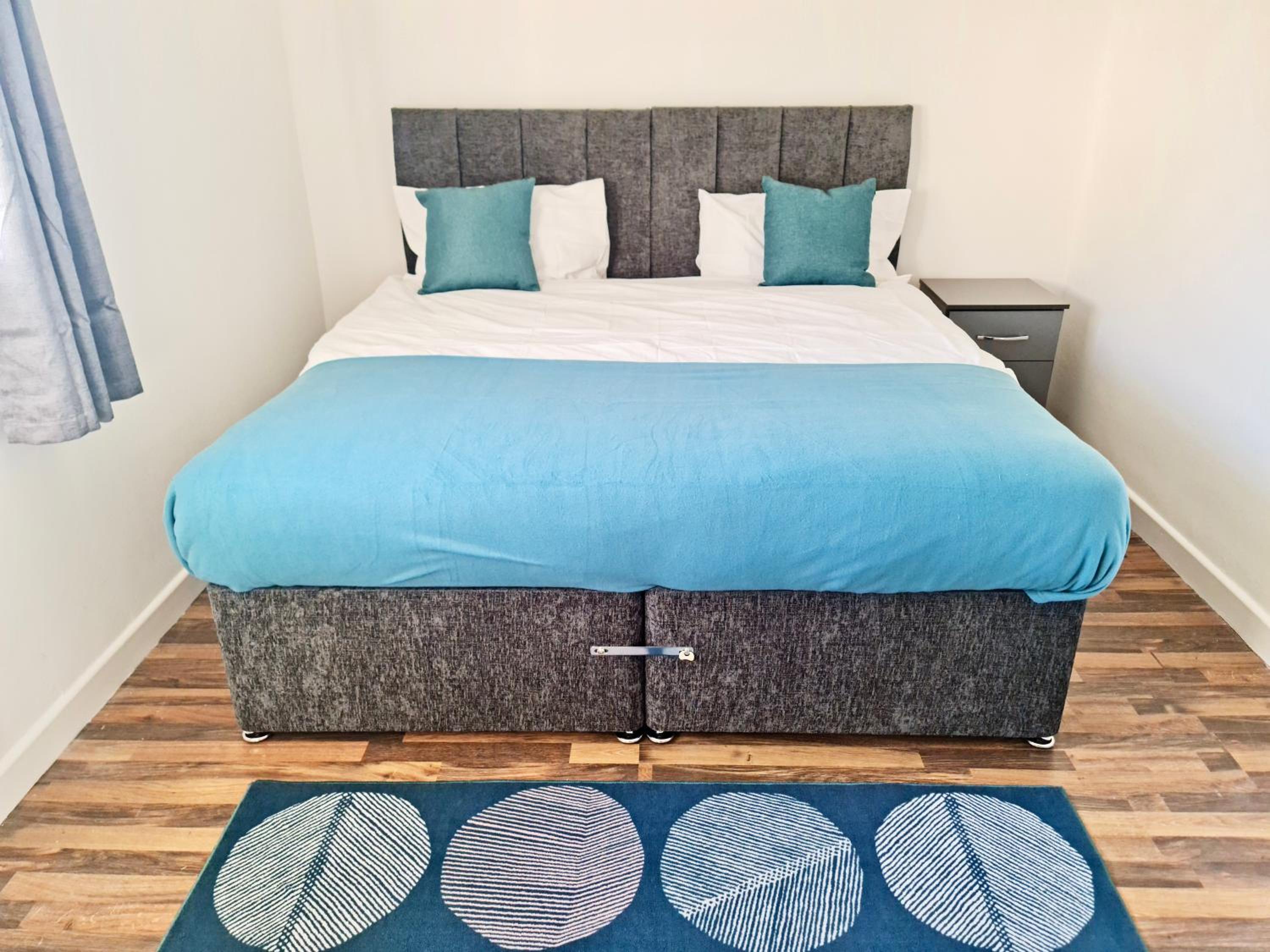 2 Bed Spacious Apartment, Sleeps 4, Free Wifi, Free Parking, Amenities Nearby, Good Transport Links Nearby, Contractors and Holidays, photo 10