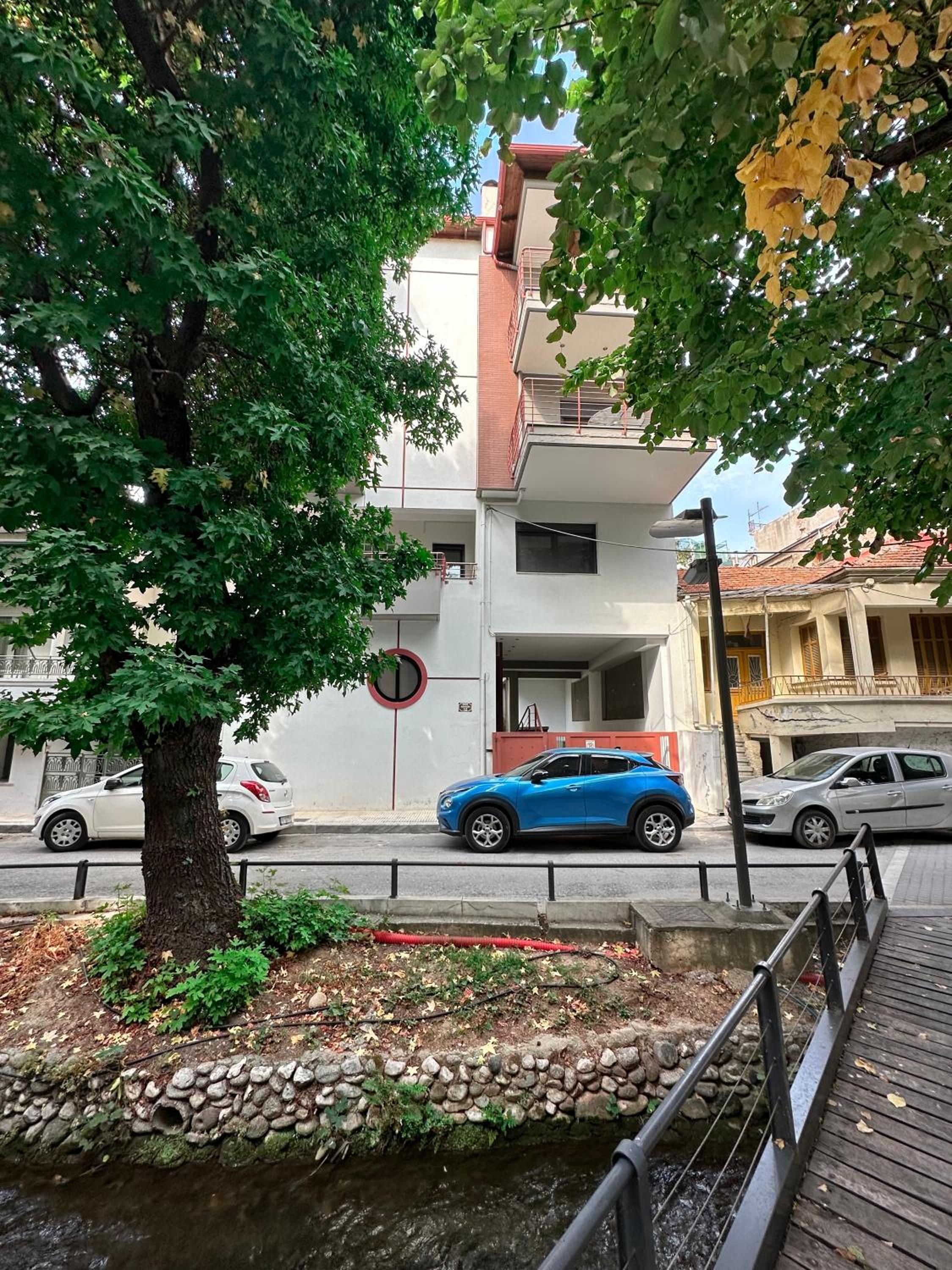 Central & Riverfront Room 1