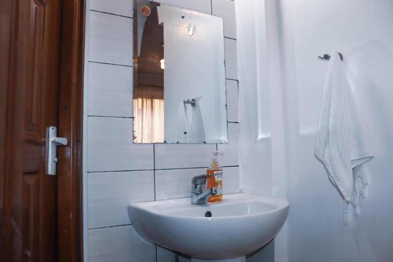 Executive 1 bedroom Queensize bed/hot shower/fast Wi-fi