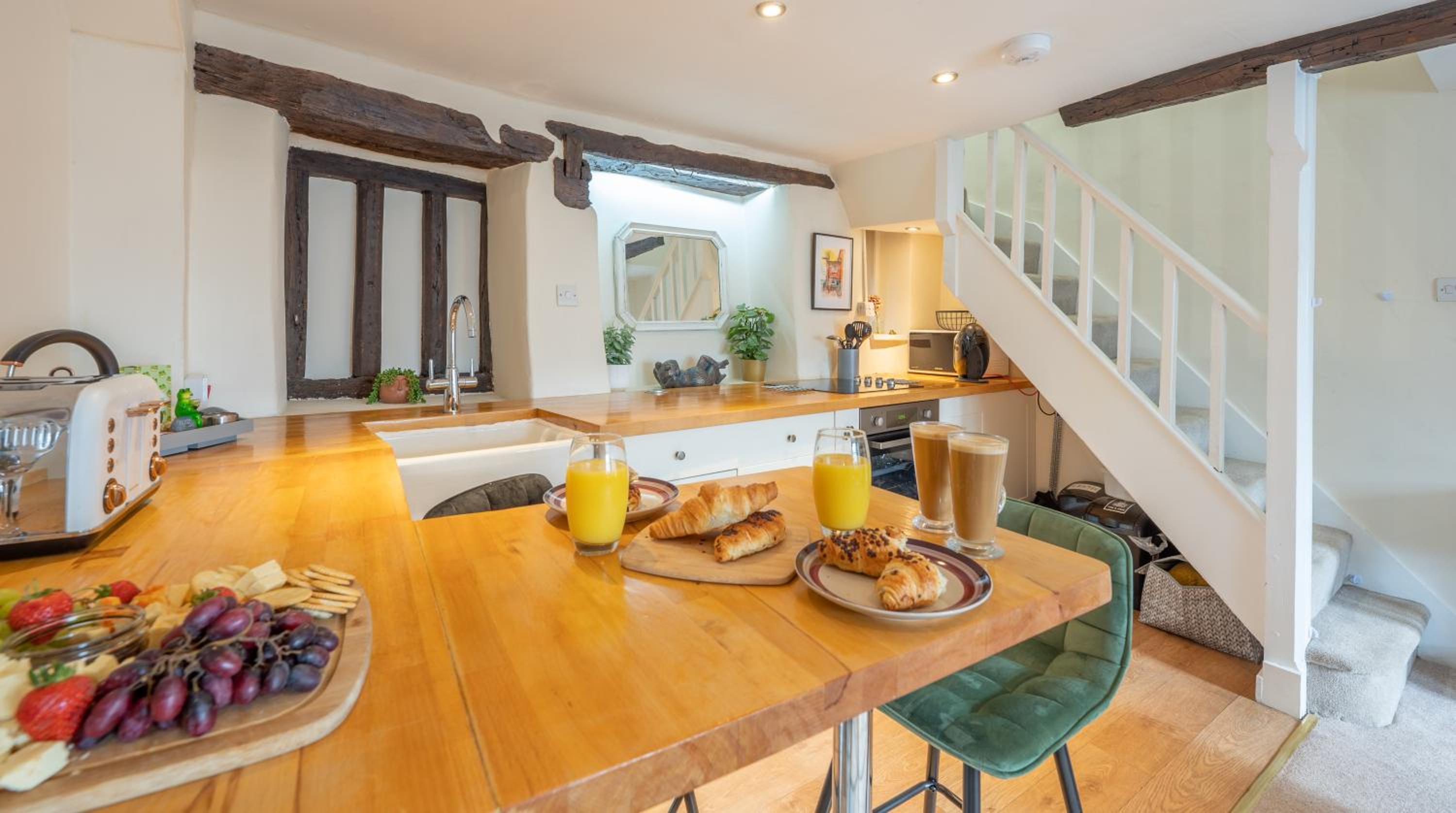 Wee Toad Hole Heart of Kendal - Cottage sleeps 4-6 - Dogs Welcome view 5