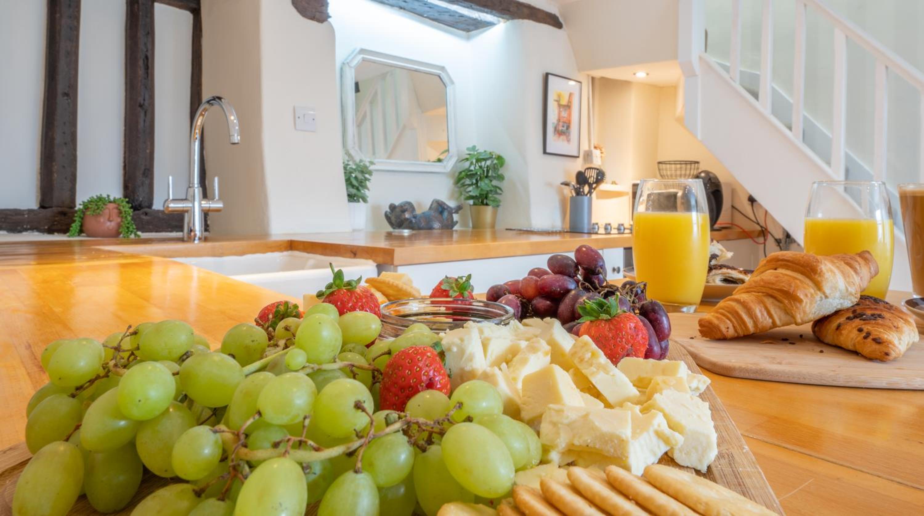 Wee Toad Hole Heart of Kendal - Cottage sleeps 4-6 - Dogs Welcome view 4
